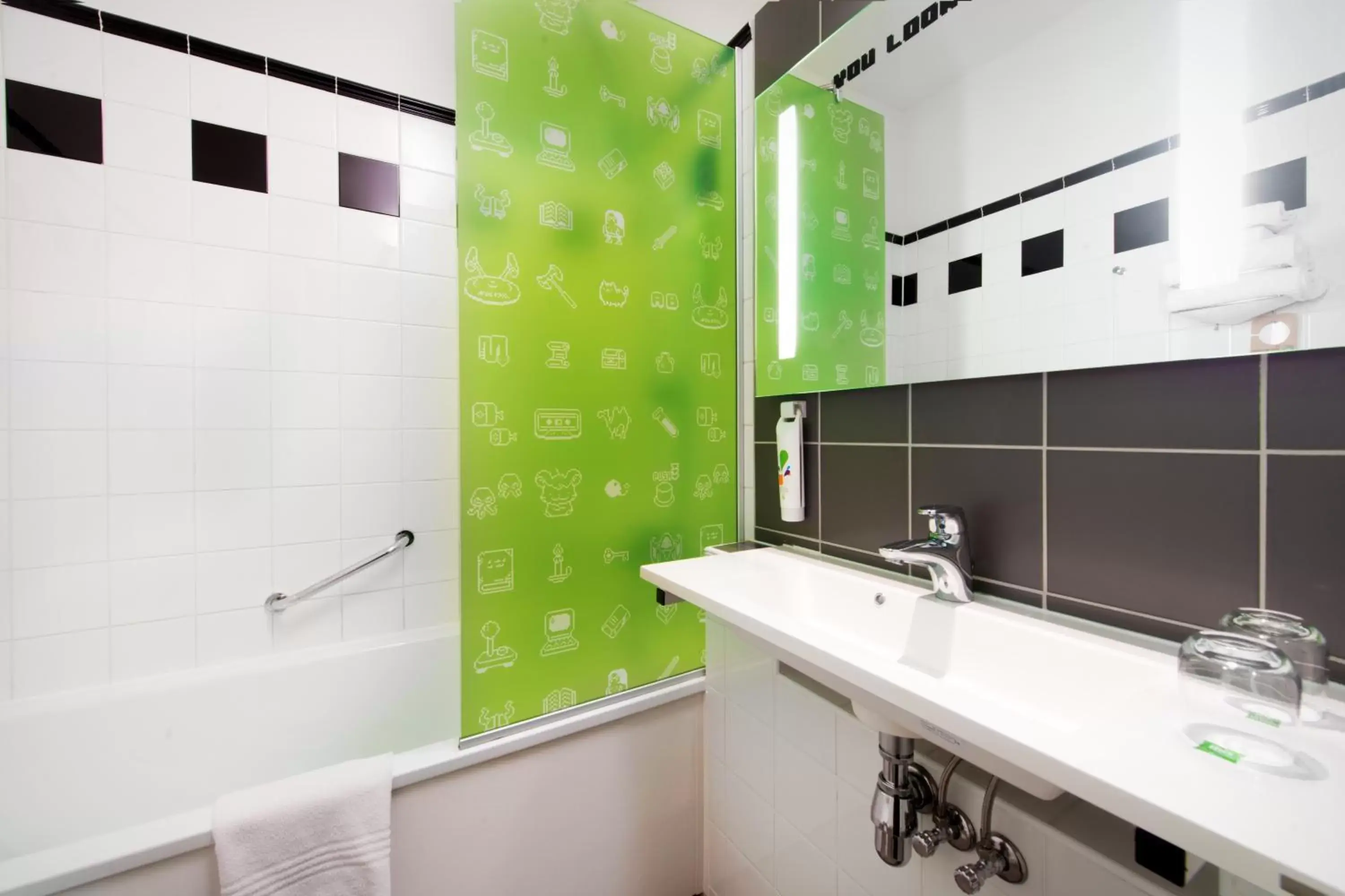 Bathroom, Kitchen/Kitchenette in Ibis Styles Budapest Center