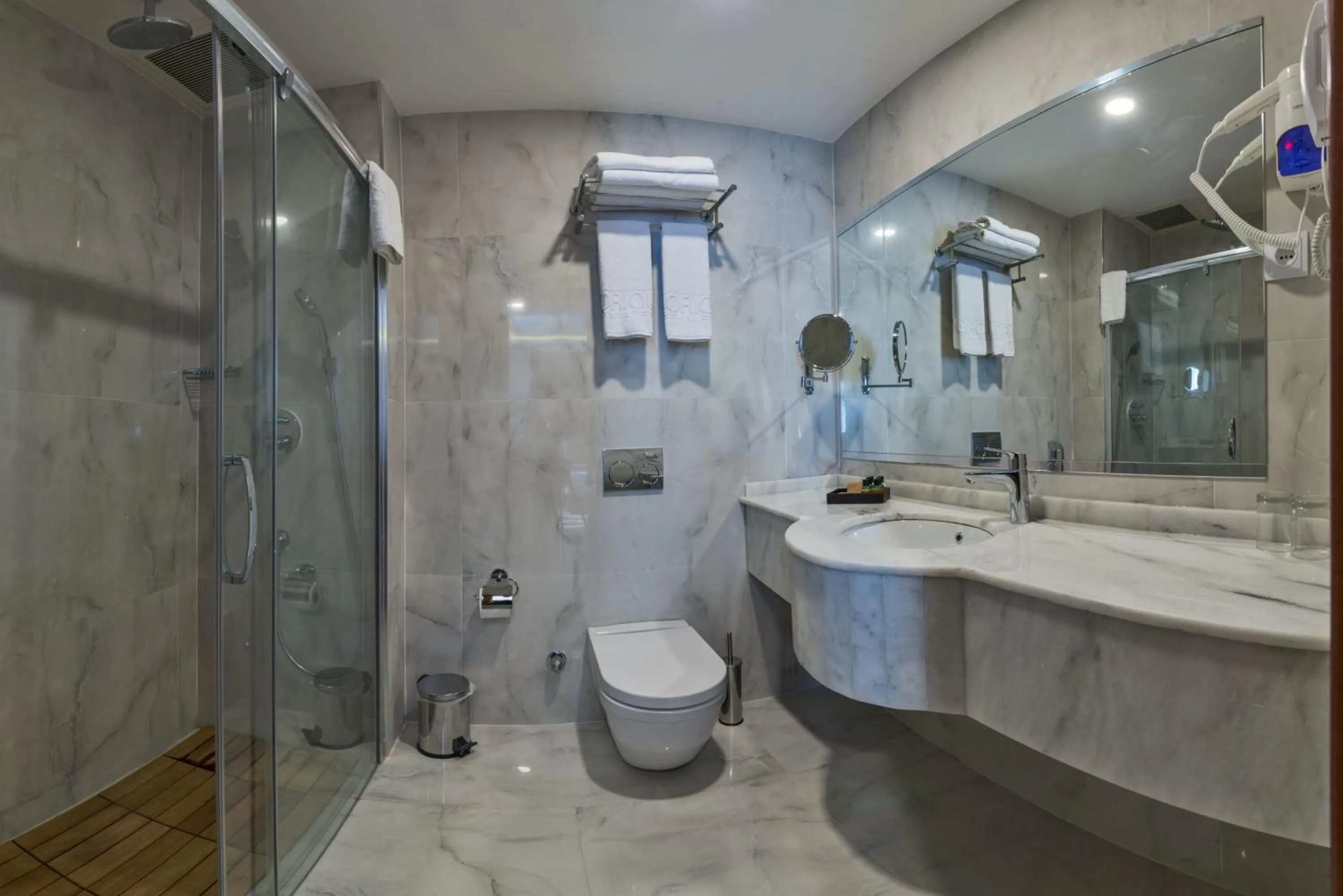 Bathroom in Glorious Hotel