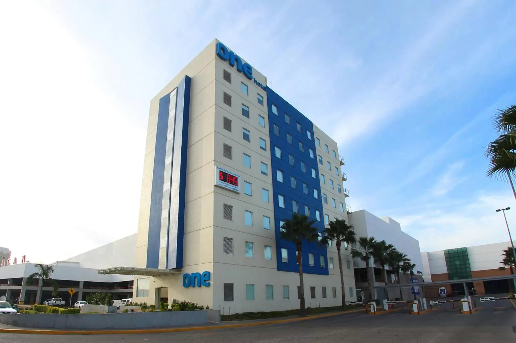 Property building in One Culiacan Forum Property building in One Culiacan Forum