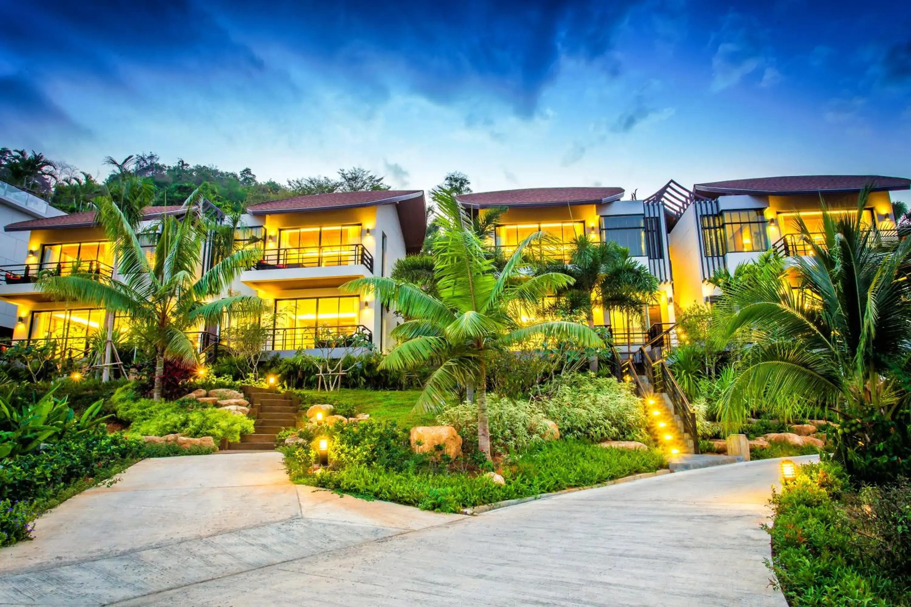 Facade/entrance in Chalong Chalet Resort Facade/entrance in Chalong Chalet Resort