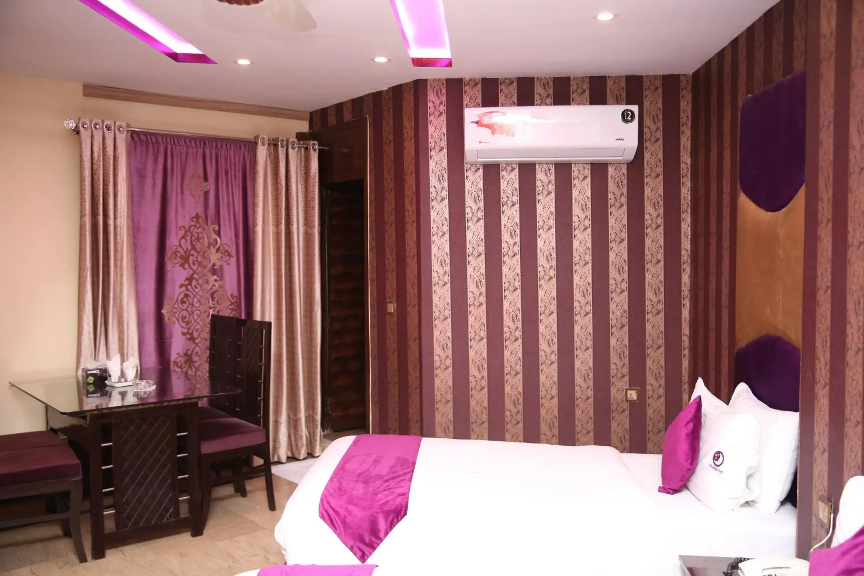 Photo of the whole room, Bed in Hotel Premier Inn Gulberg