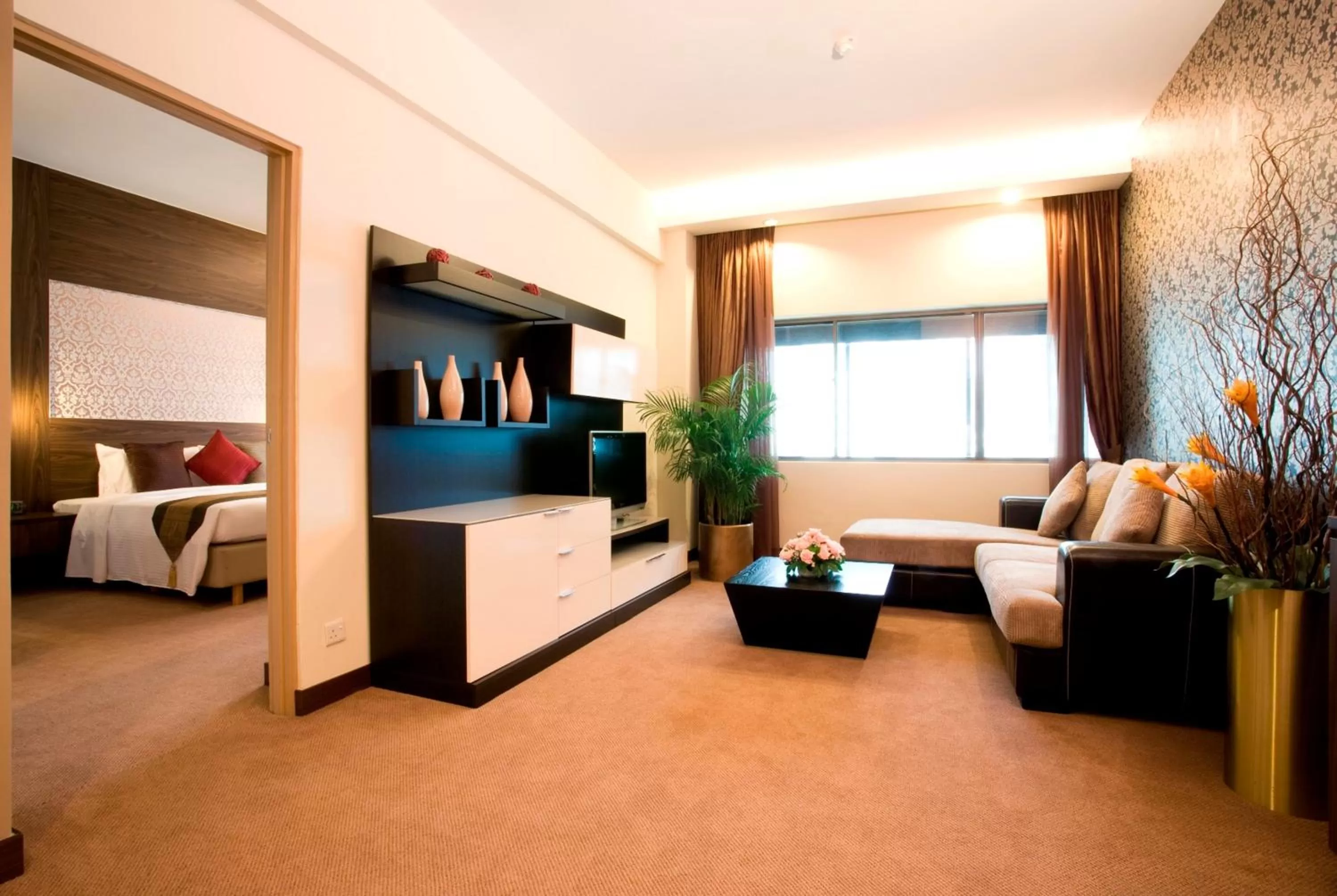 Living room, Bed in Hotel Grand Pacific