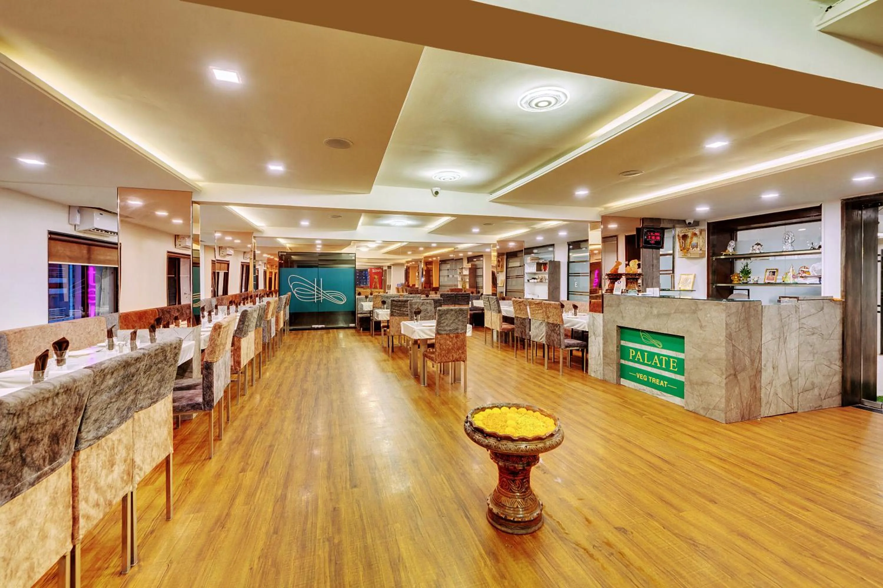 Restaurant/places to eat in Click Hotel by Suba, Jamnagar