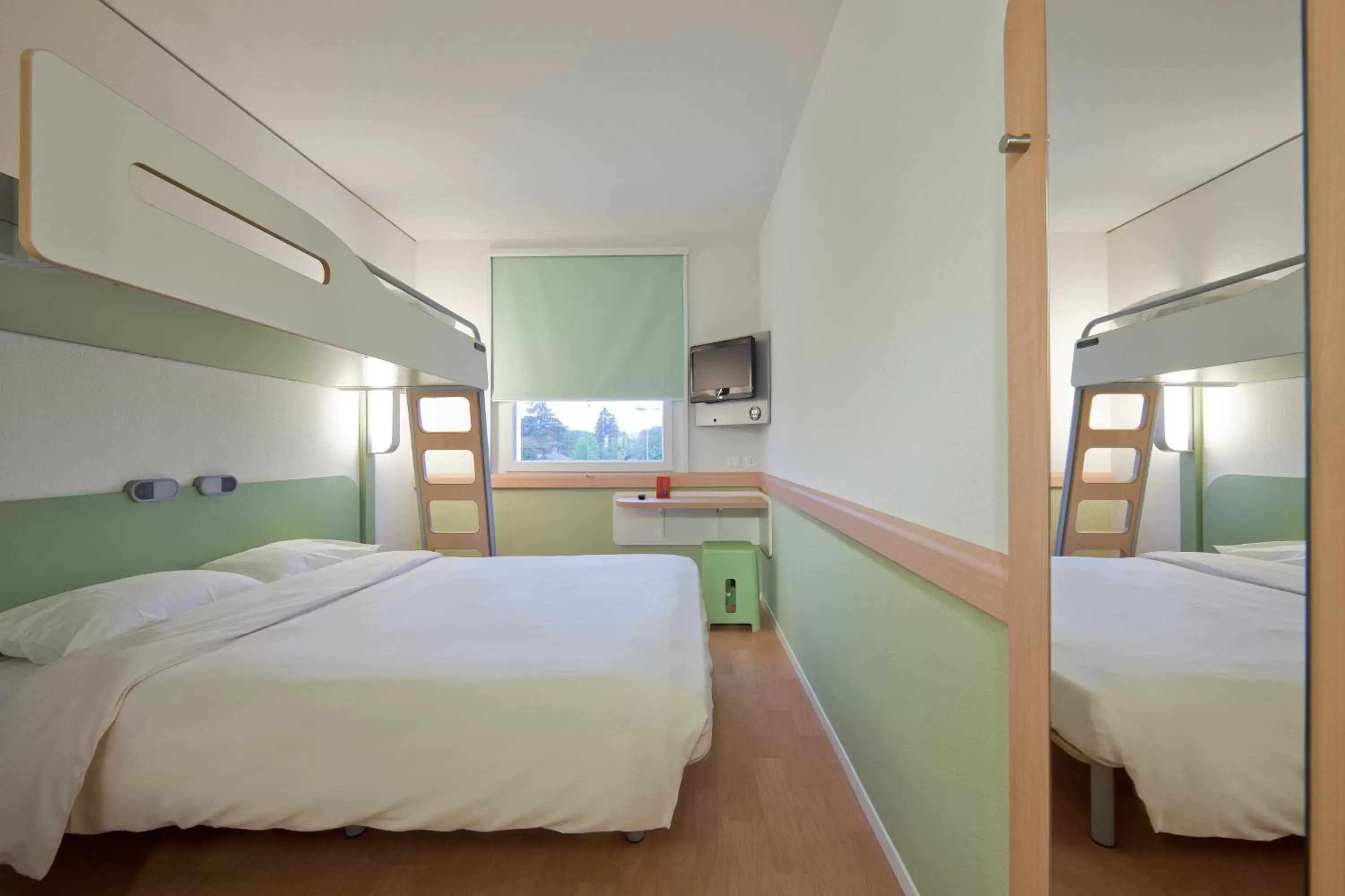 Photo of the whole room, Bunk Bed in ibis budget Genève Petit-Lancy