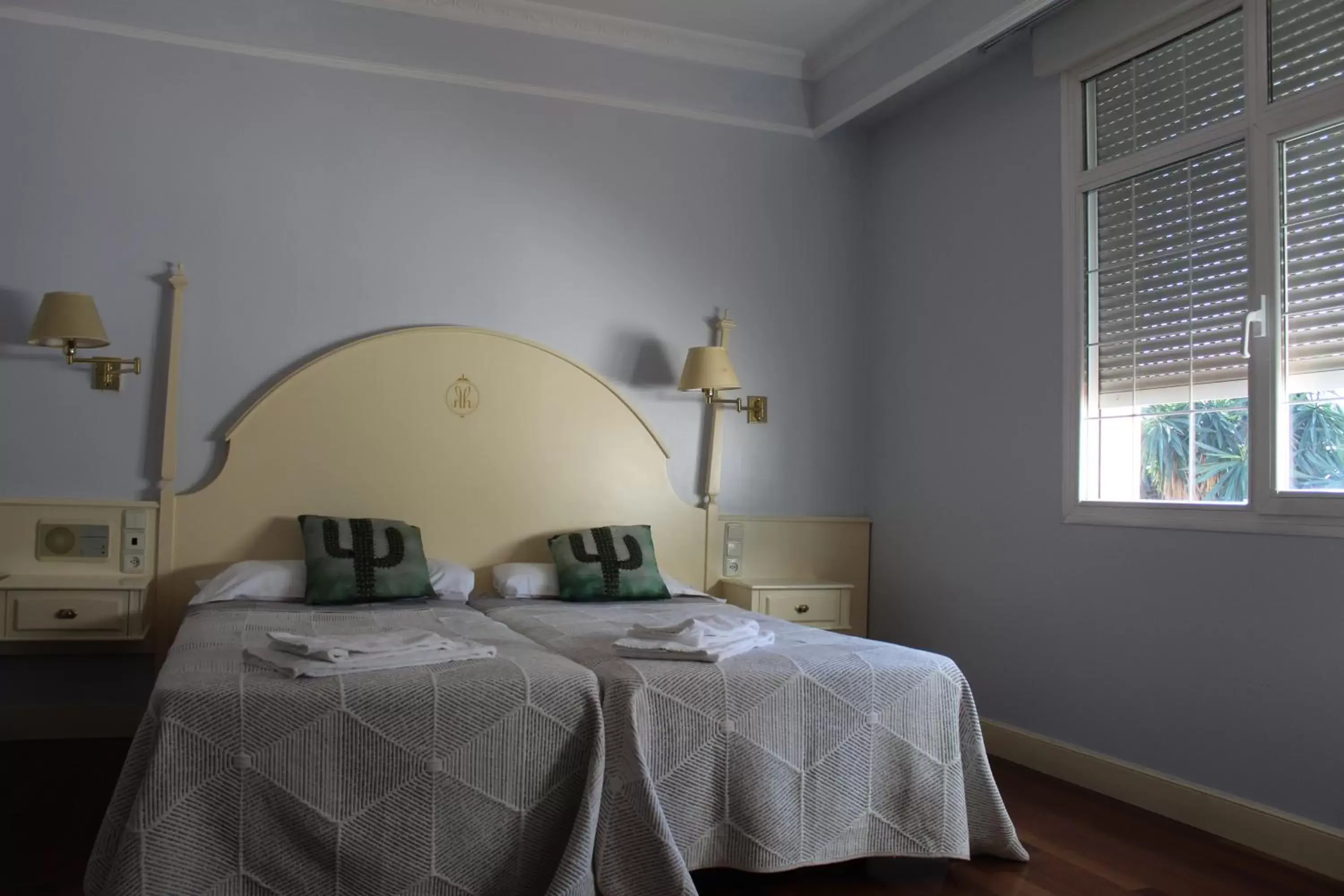 Standard Twin Room in Hotel Harrison Etxea Standard Twin Room in Hotel Harrison Etxea