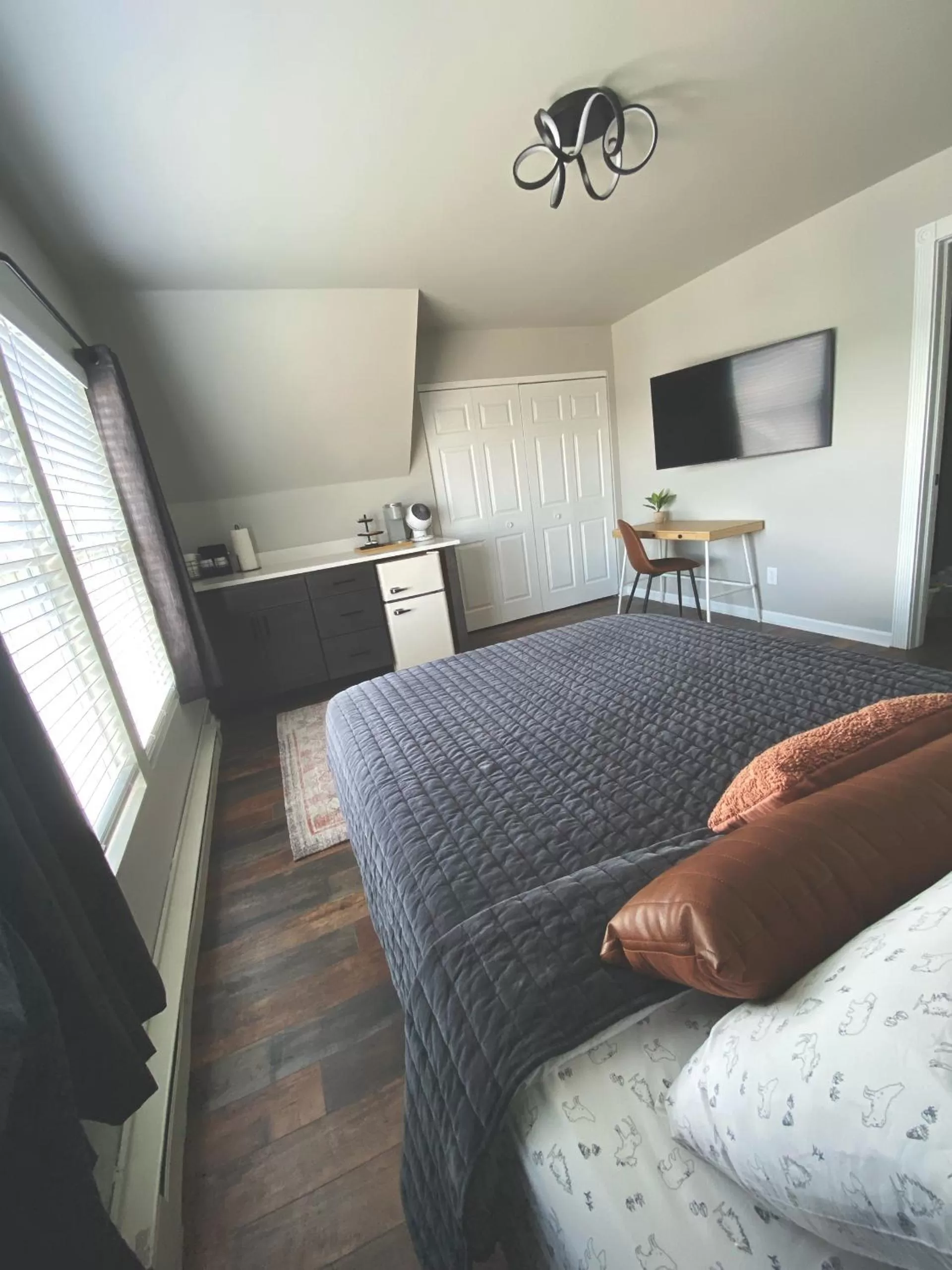 Photo of the whole room, Bed in Winter Park Chateau