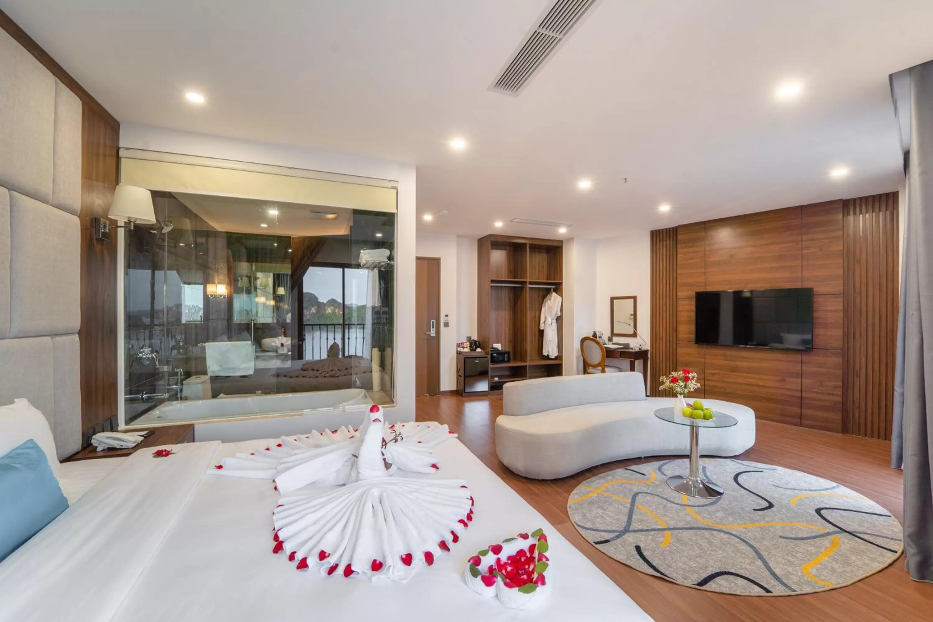 Bedroom, Bed in Paddington Hotel Halong Bayview