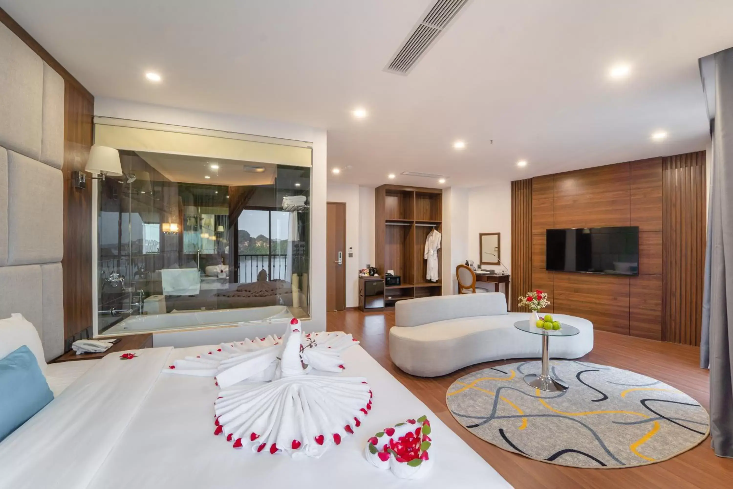 Bedroom, Bed in Paddington Hotel Halong Bayview Bedroom, Bed in Paddington Hotel Halong Bayview