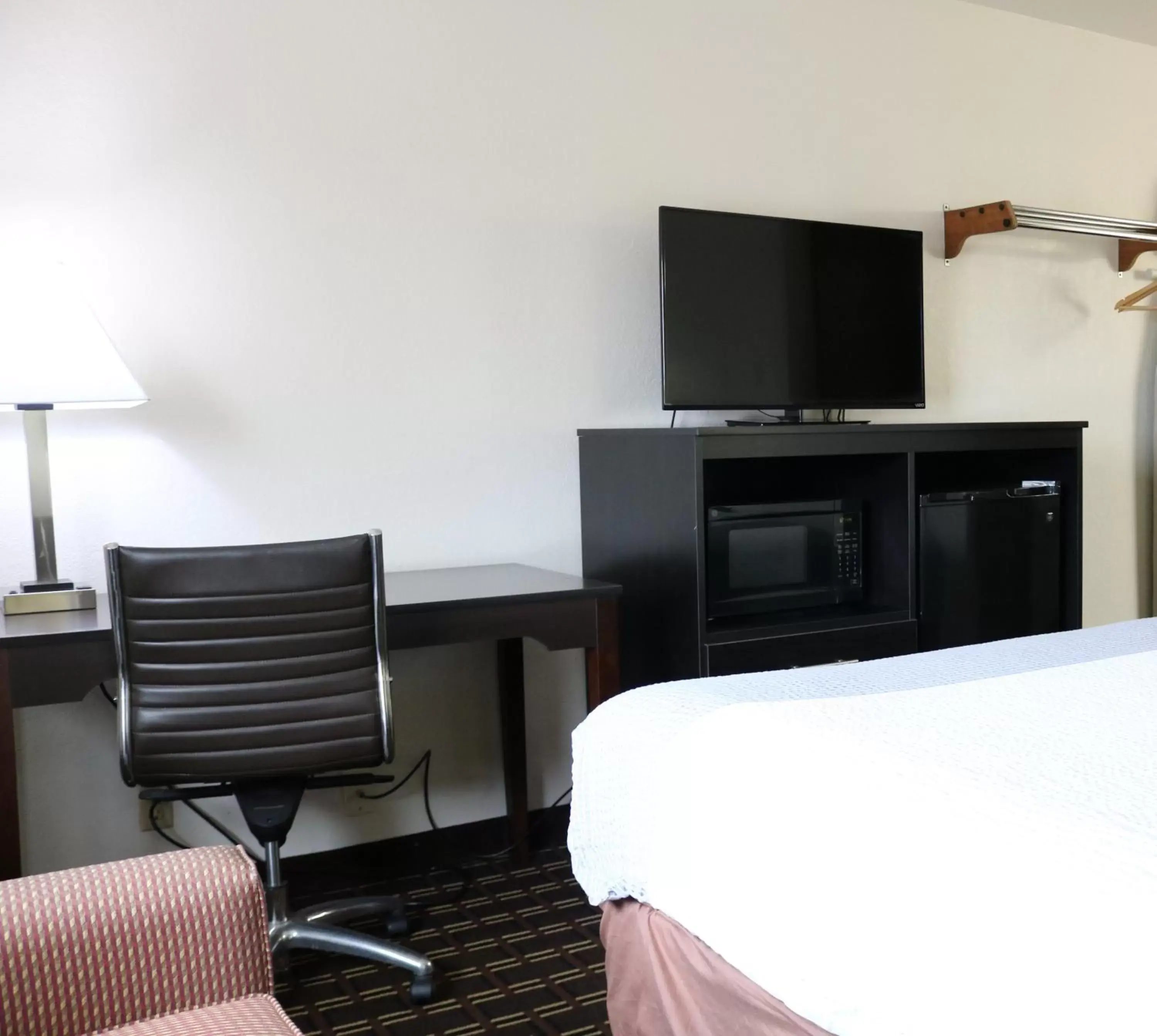 TV and multimedia, TV/Entertainment Center in Super 8 by Wyndham La Crosse