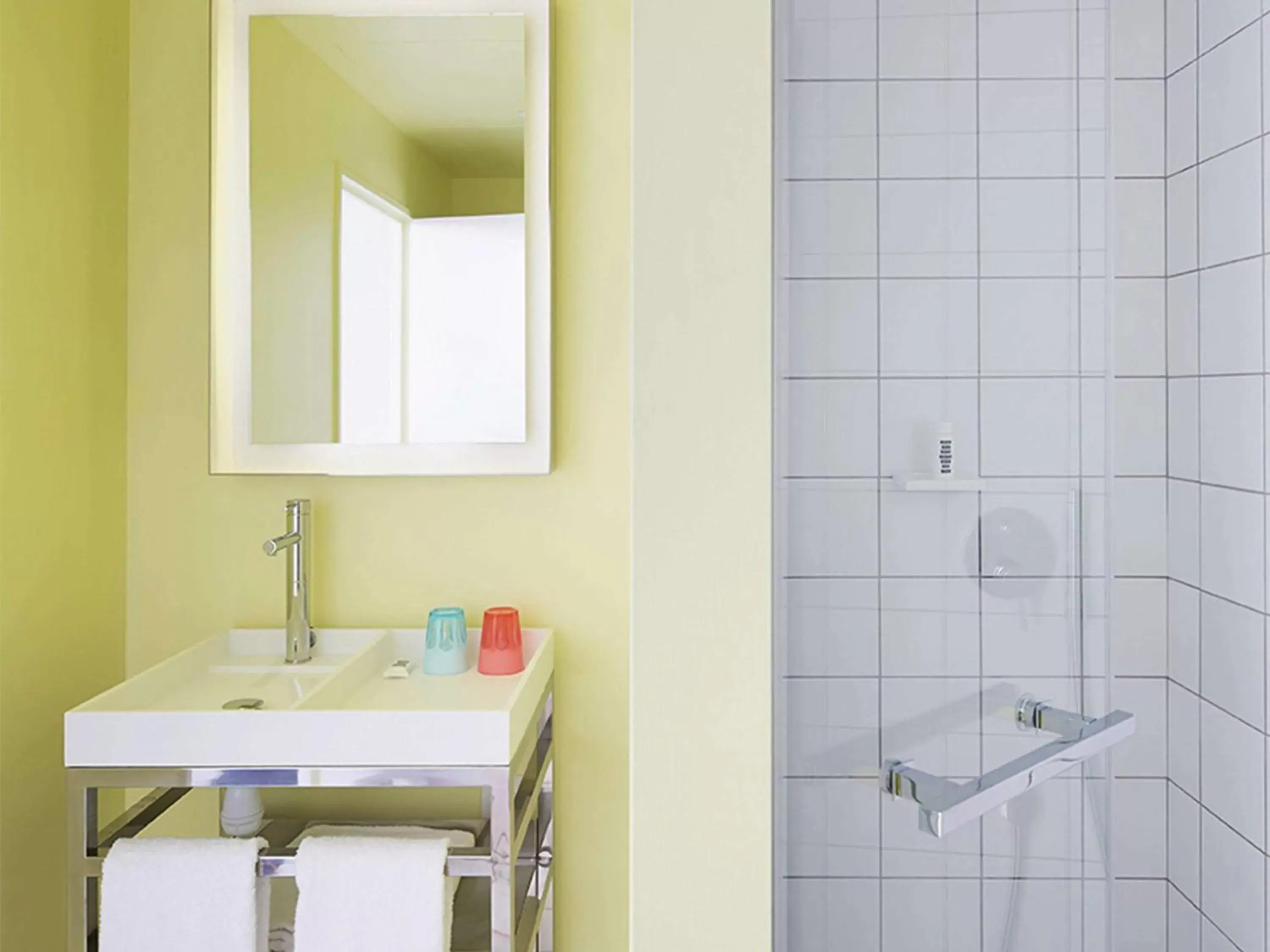 Photo of the whole room, Bathroom in Mama Shelter Bordeaux Centre