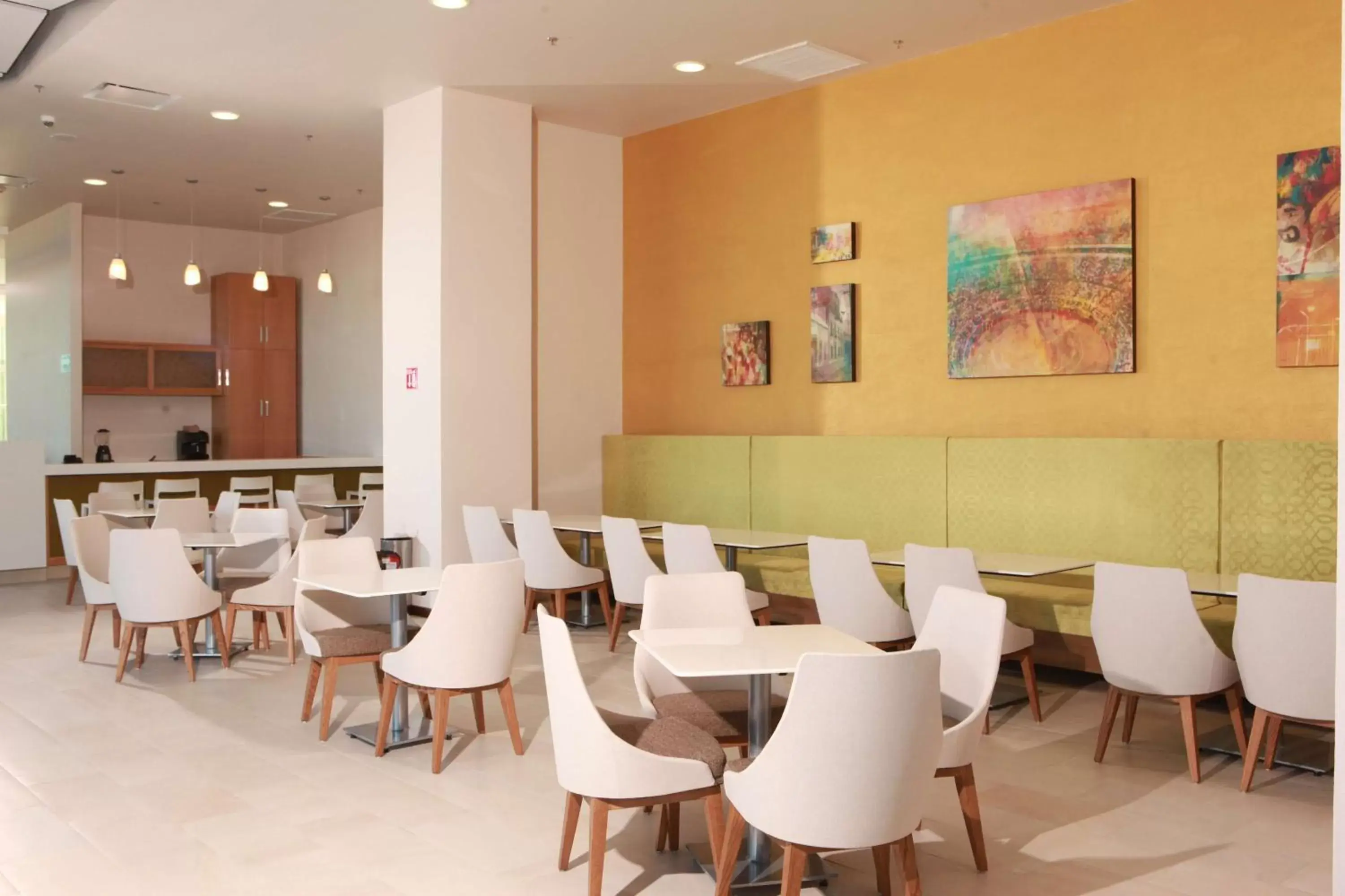 Dining area, Restaurant/Places to Eat in Hampton Inn & Suites by Hilton Aguascalientes Aeropuerto