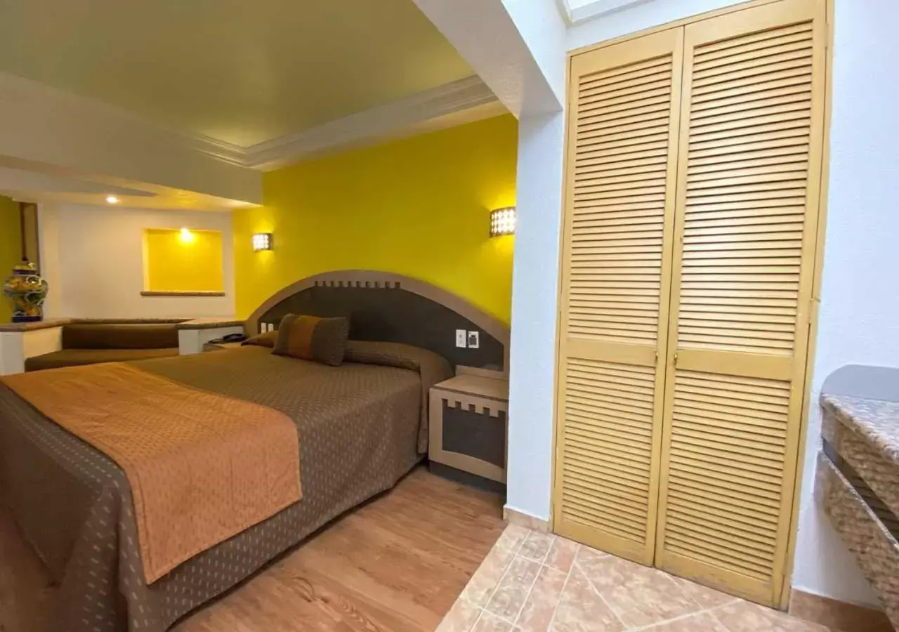 Bed in Hotel Villa de Madrid