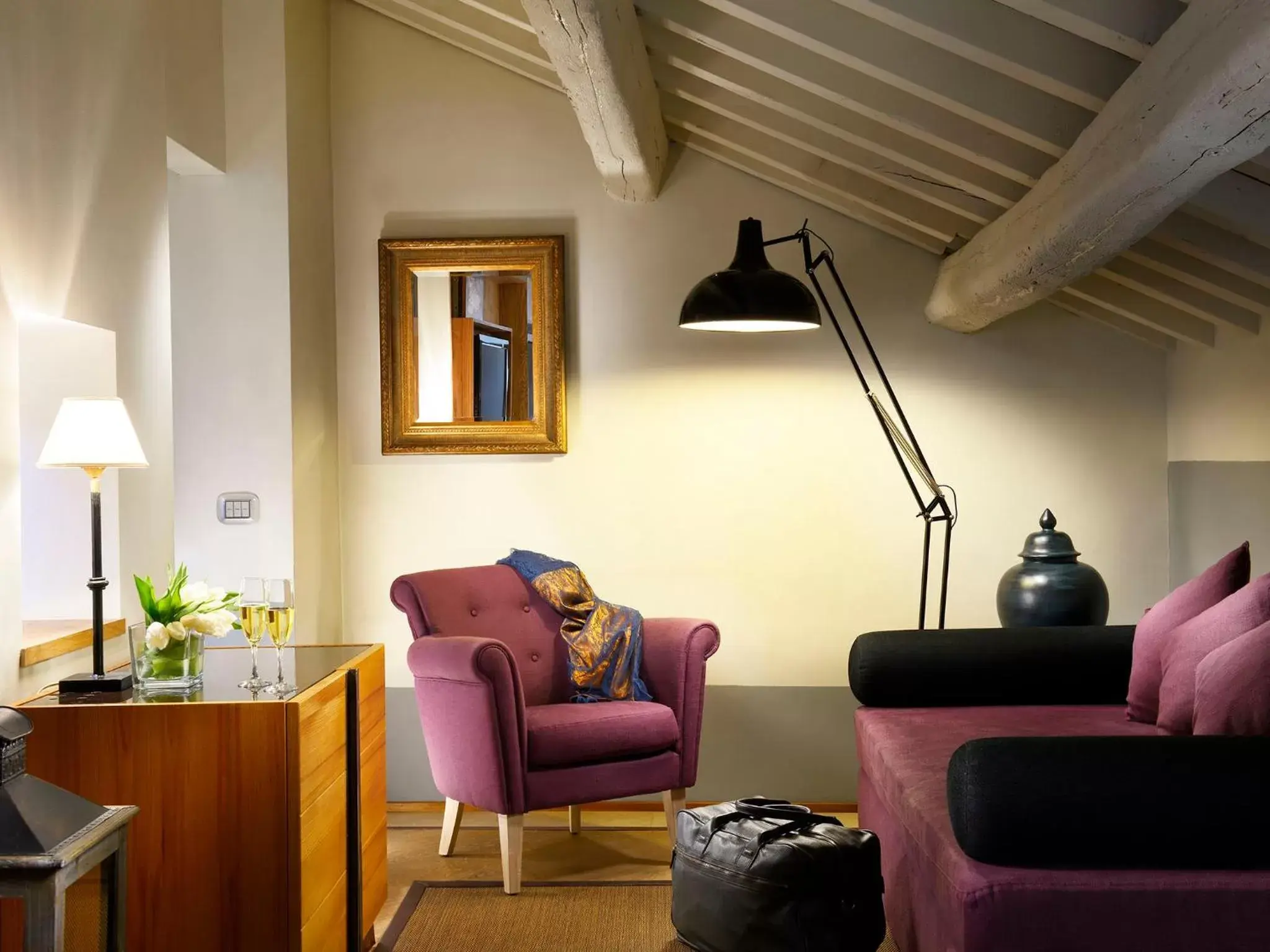 Living room, Seating Area in Mario De' Fiori 37