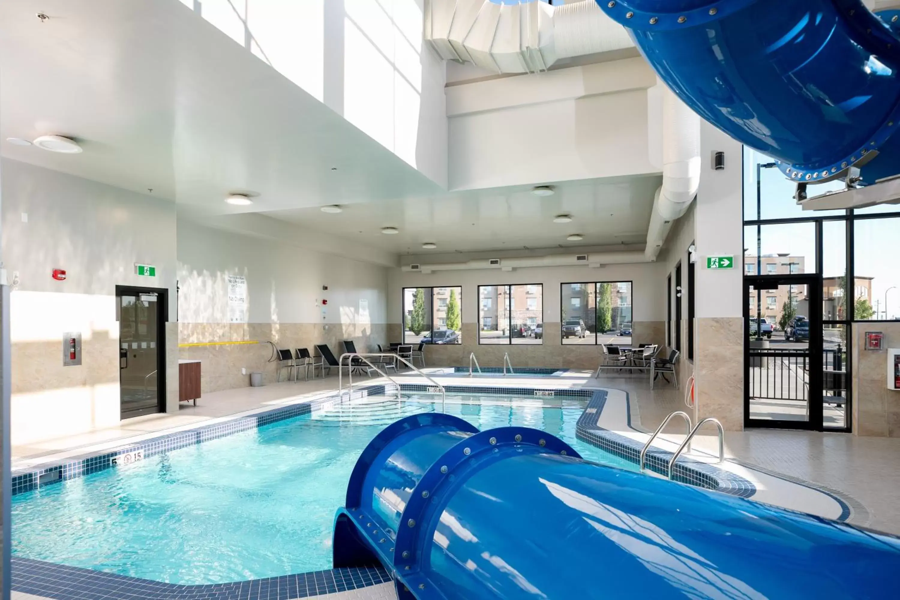 Swimming pool in Holiday Inn Express - Lethbridge Southeast by IHG Swimming pool in Holiday Inn Express - Lethbridge Southeast by IHG
