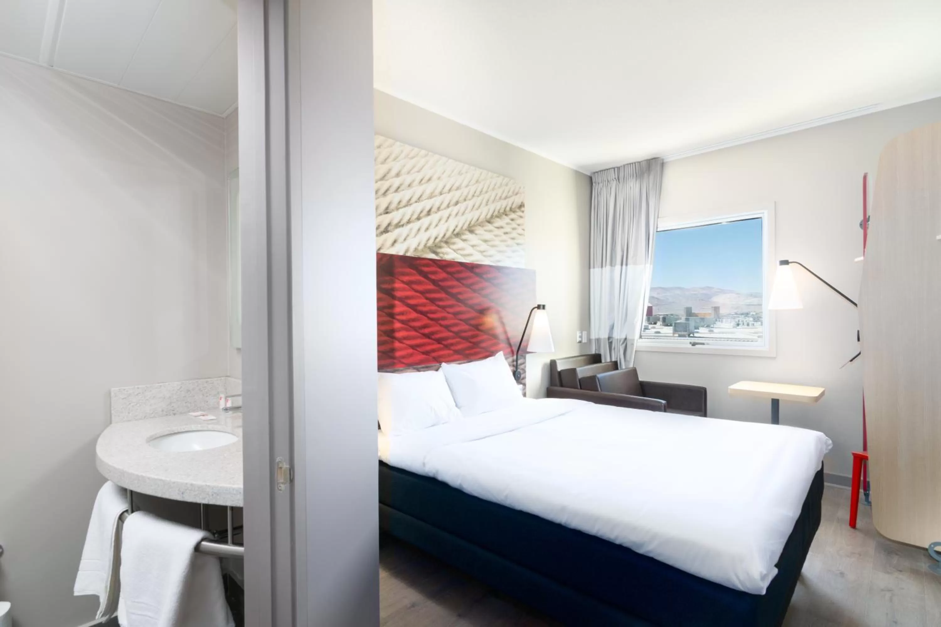 Bathroom, Bed in ibis Copiapo