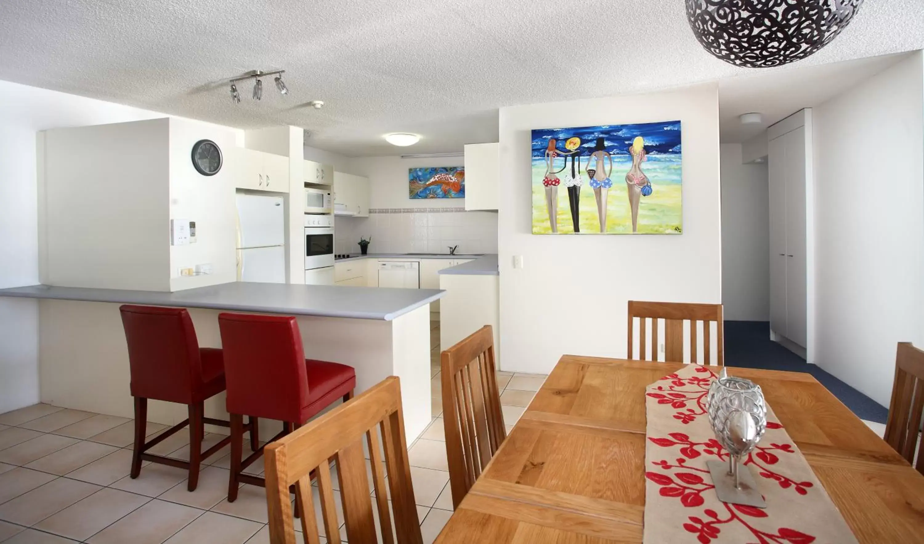 Kitchen or kitchenette, Dining Area in Gemini Resort