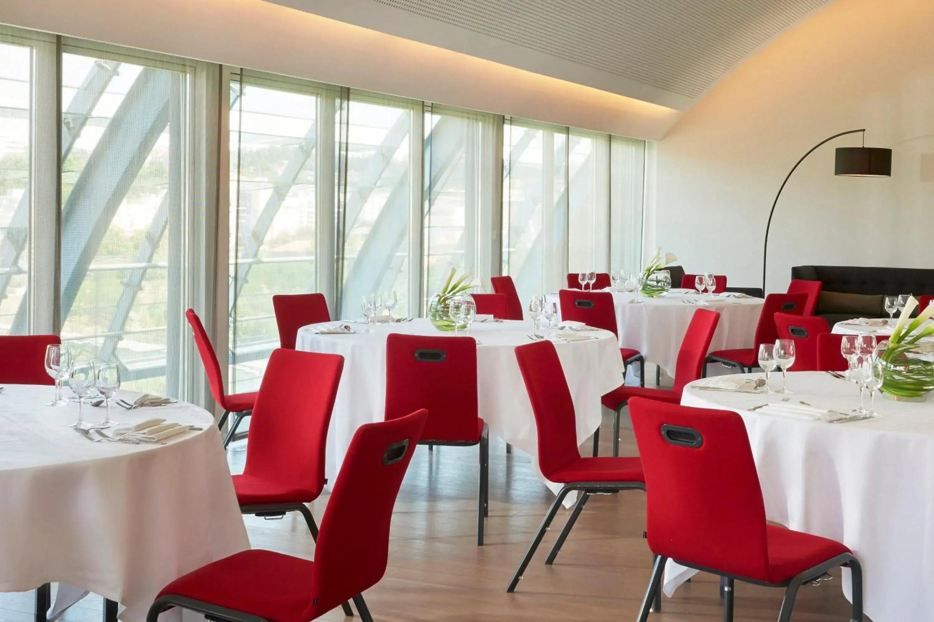 Lounge or bar, Restaurant/Places to Eat in Lyon Marriott Hotel Cité Internationale