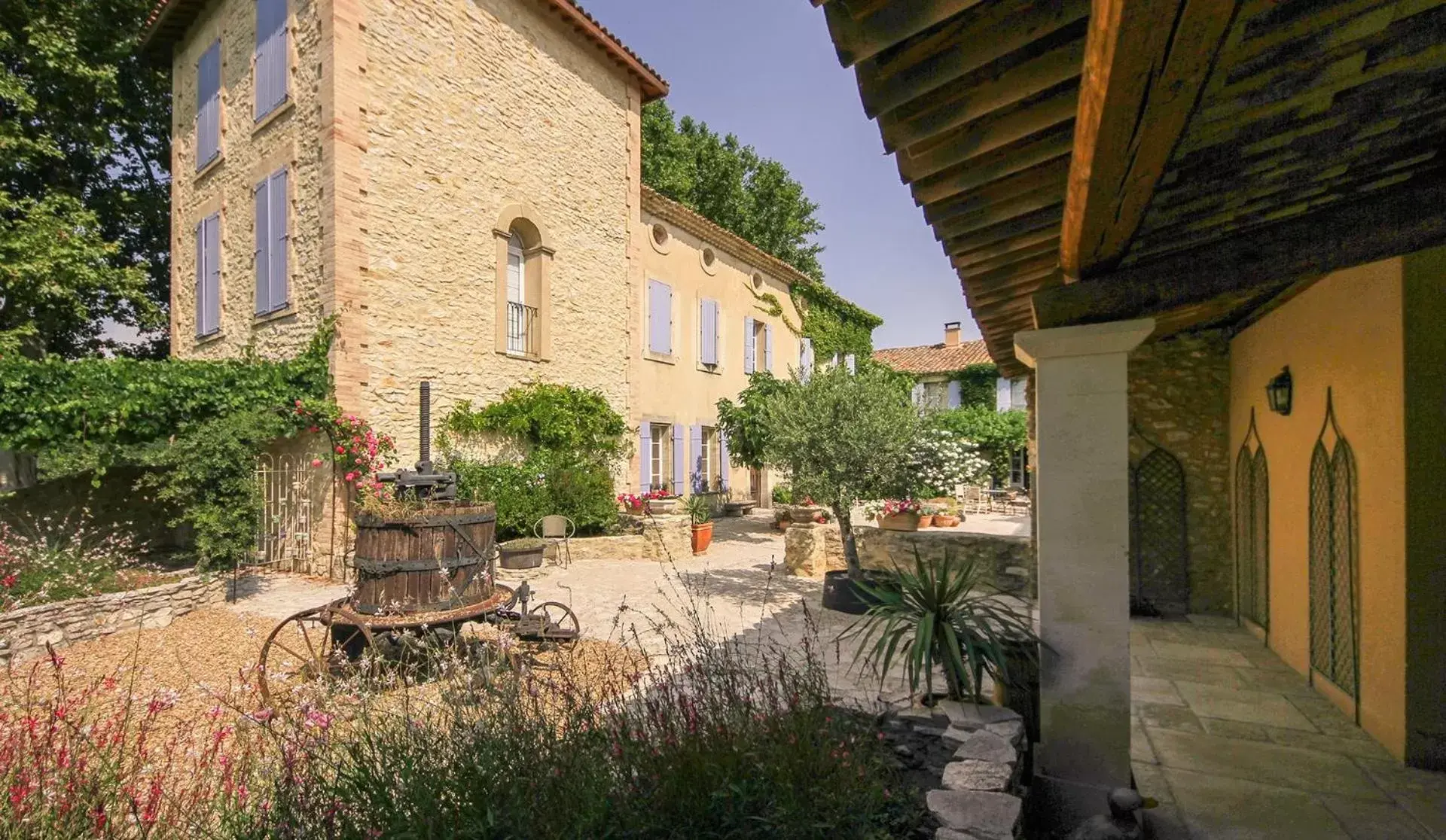 Patio, Property Building in Les Carmes and spa