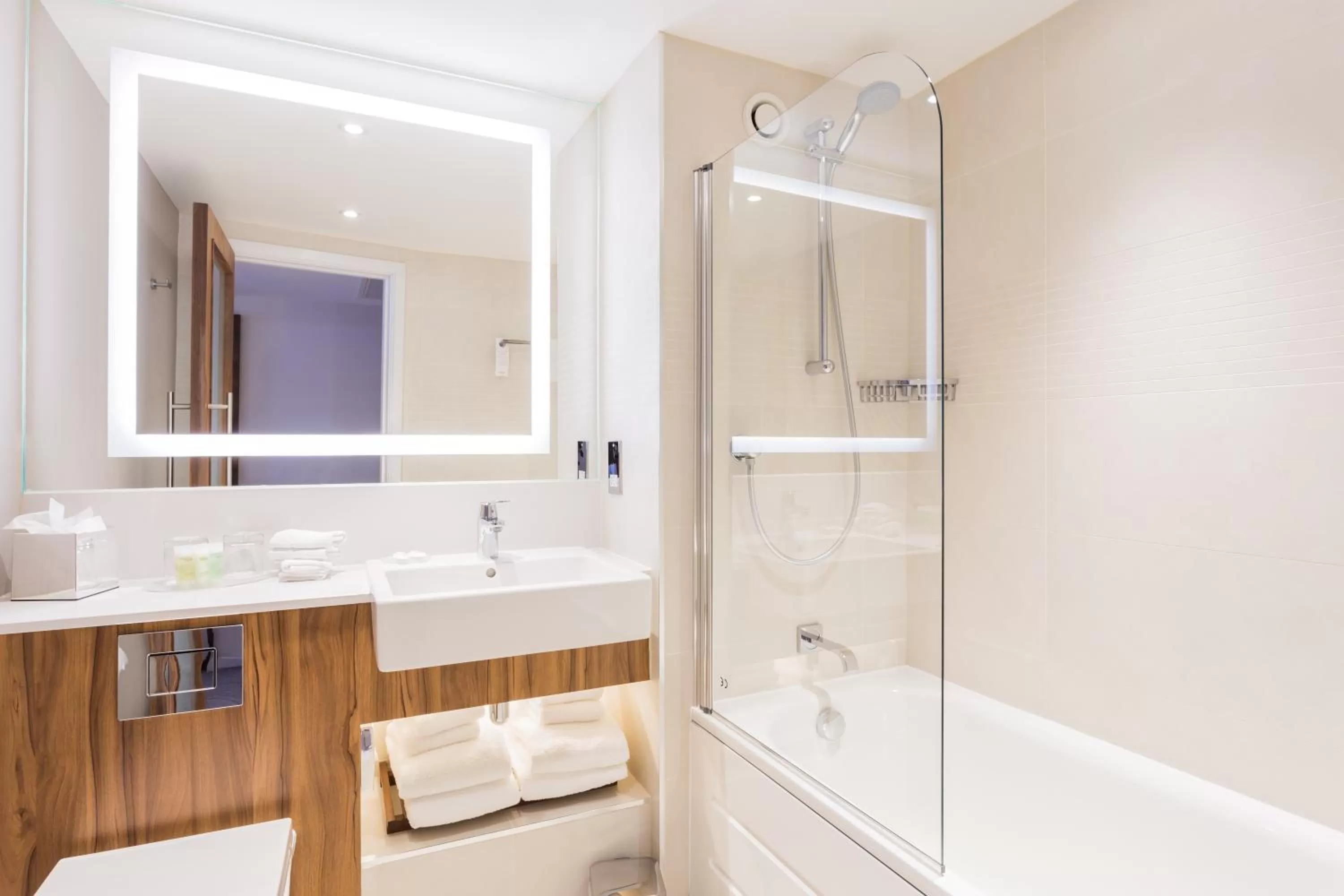 Bathroom in Courtyard by Marriott Glasgow Airport