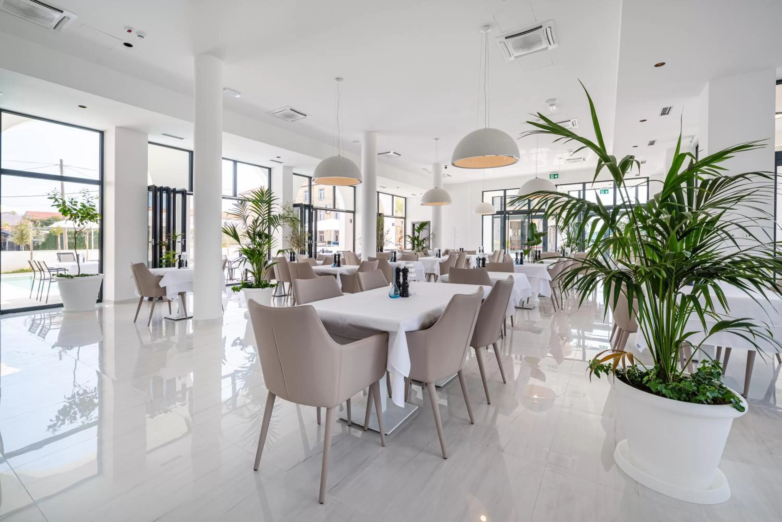 Restaurant/places to eat in Miramare Hotel