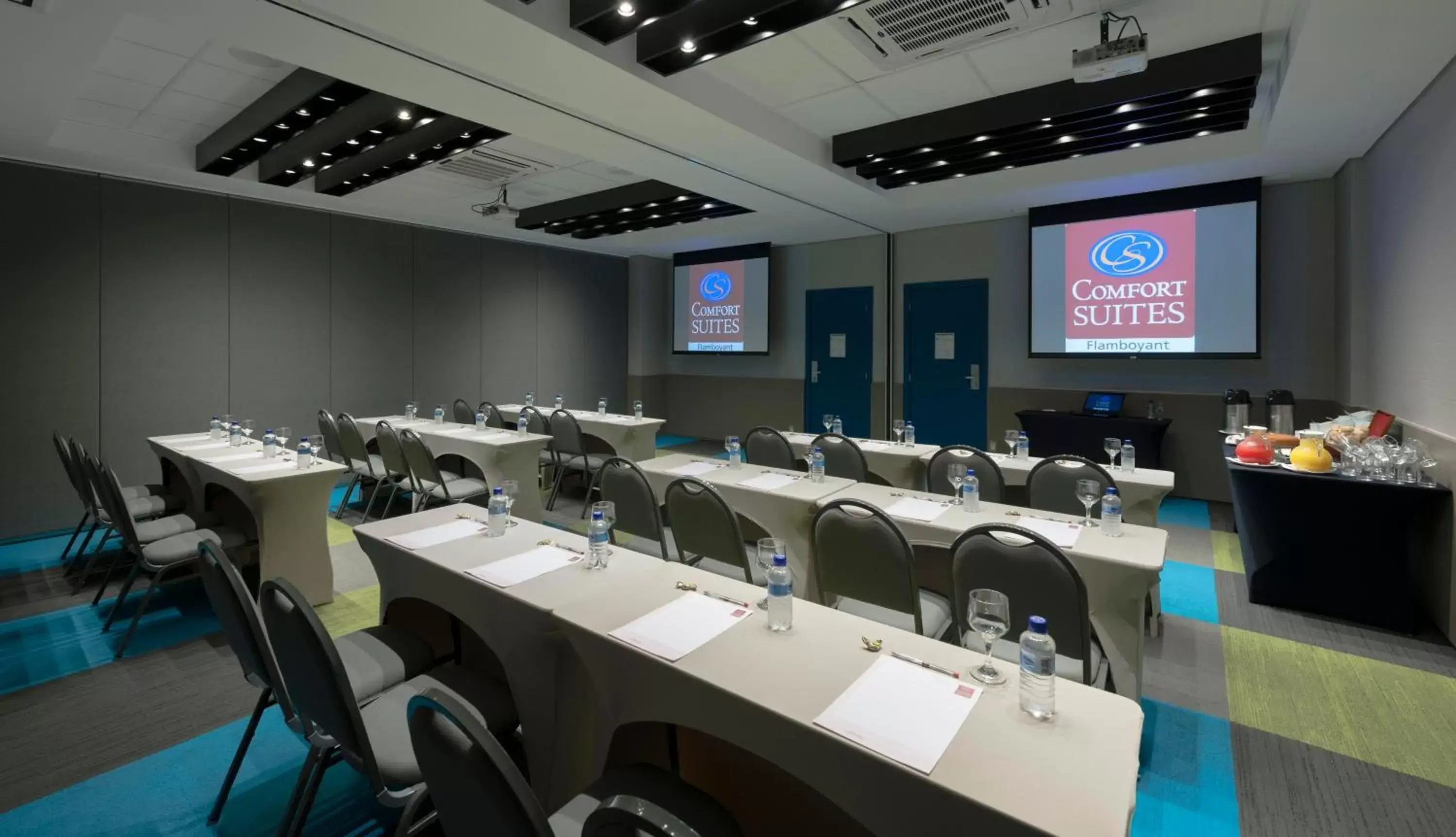 Meeting/conference room, Business Area/Conference Room in Comfort Suites Flamboyant Goiânia