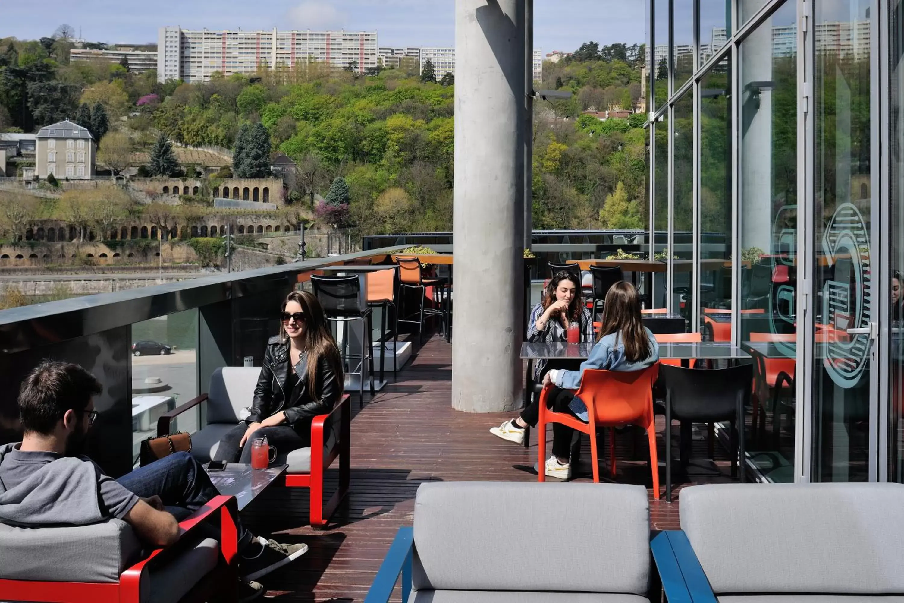 Restaurant/Places to Eat in Novotel Lyon Confluence