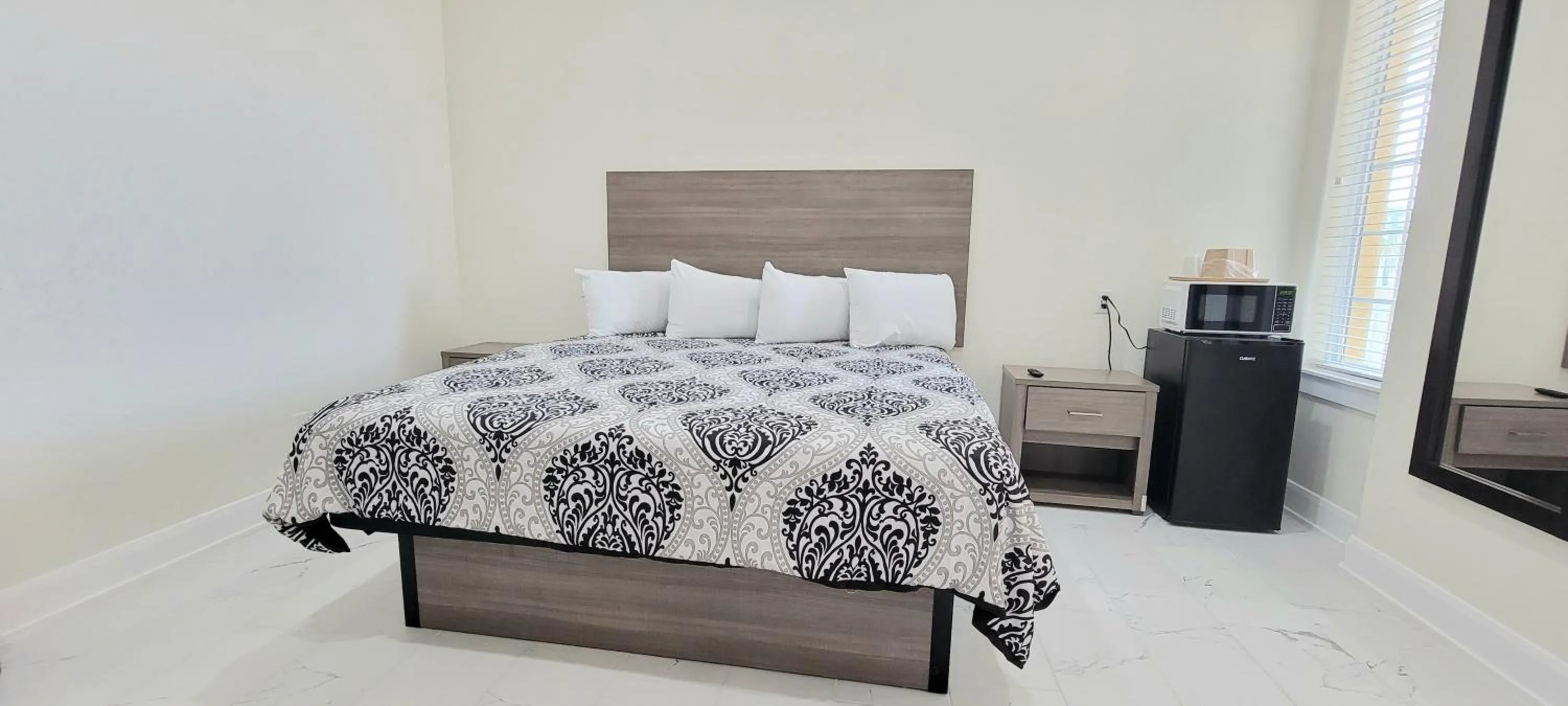 Bed in Lighthouse Inn