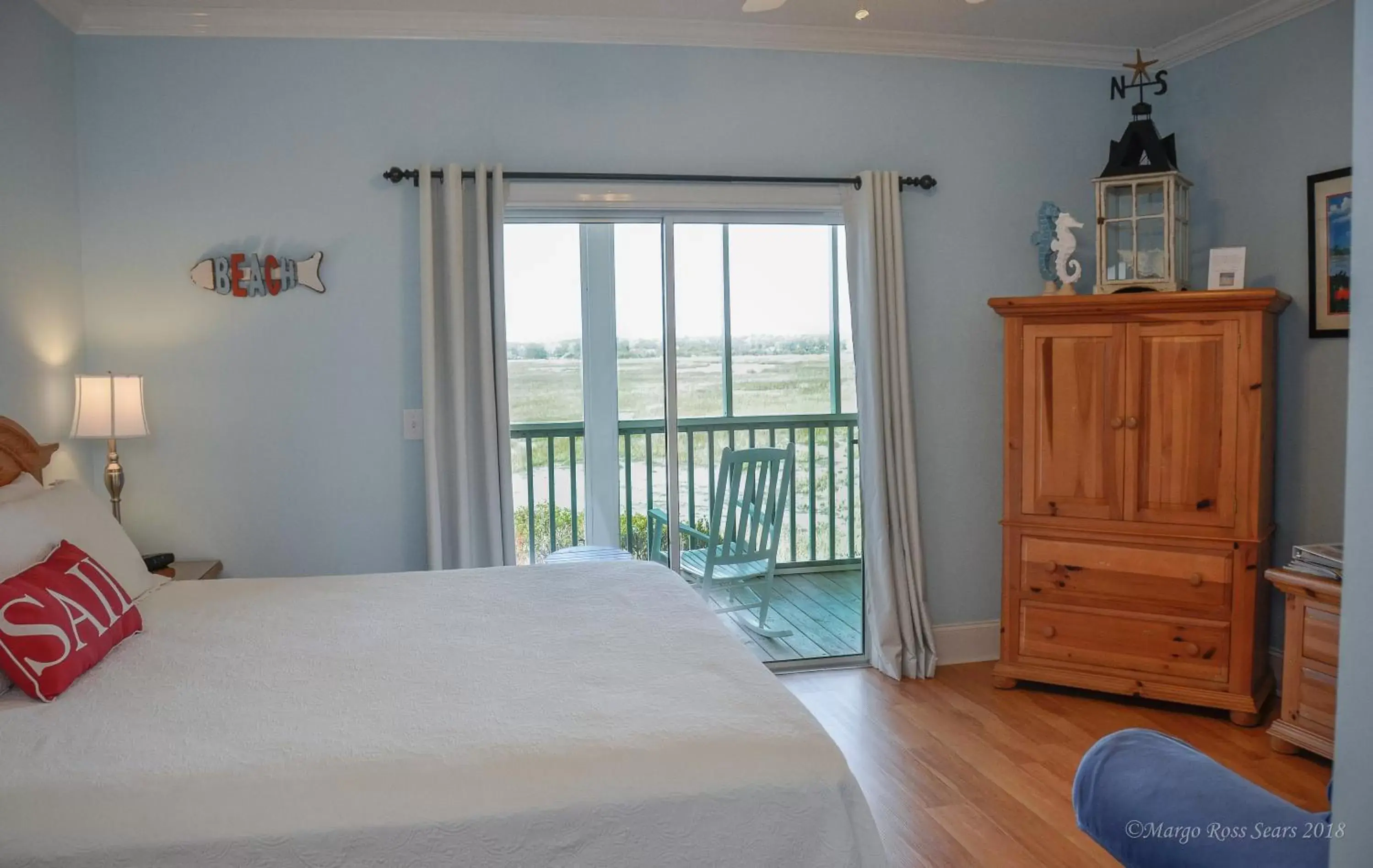 King Room with Roll-In Shower - Disability Access in The Sunset Inn King Room with Roll-In Shower - Disability Access in The Sunset Inn