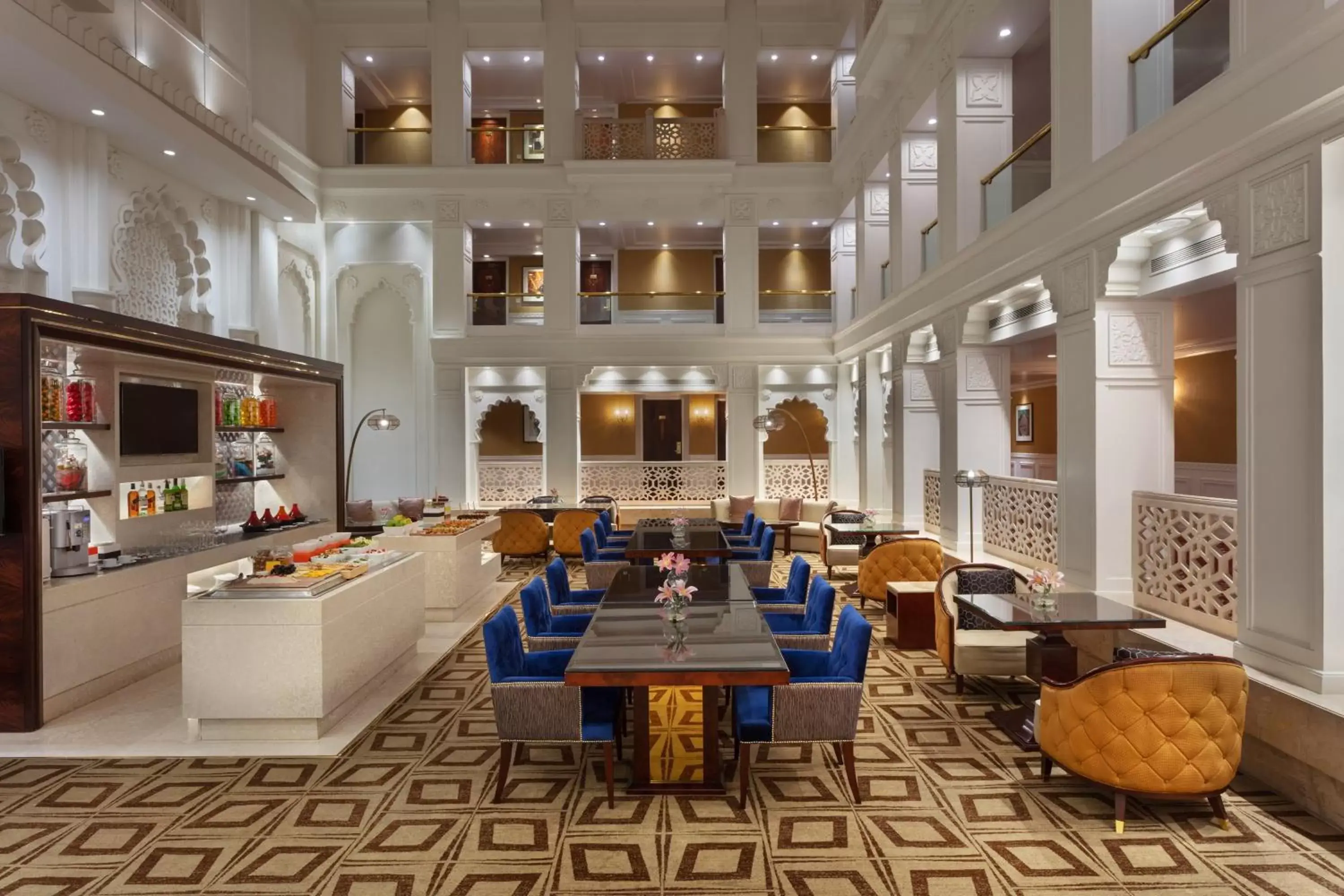 Lounge or bar, Restaurant/Places to Eat in Sheraton Grand Pune Bund Garden Hotel