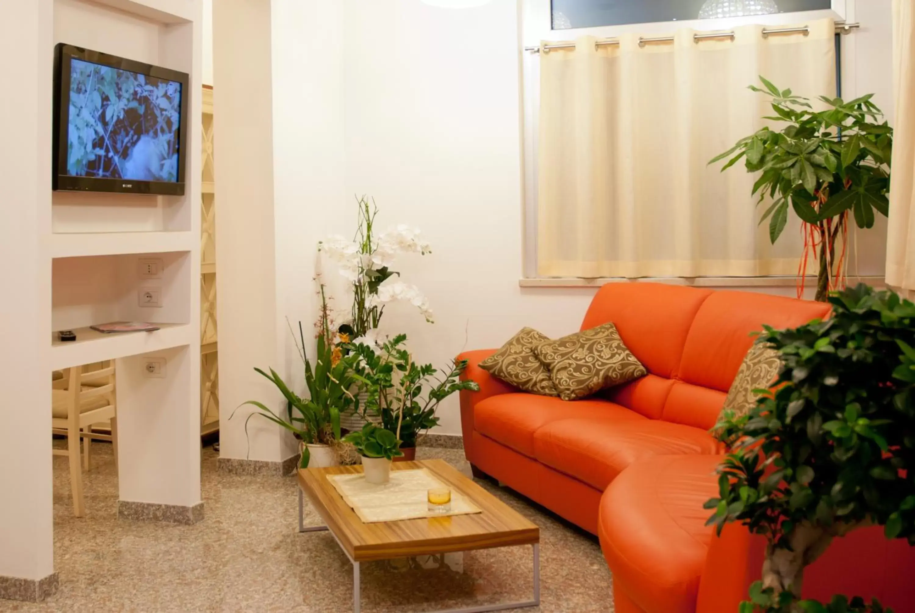 Communal lounge/ TV room, Seating Area in Hotel Ristorante Cesare