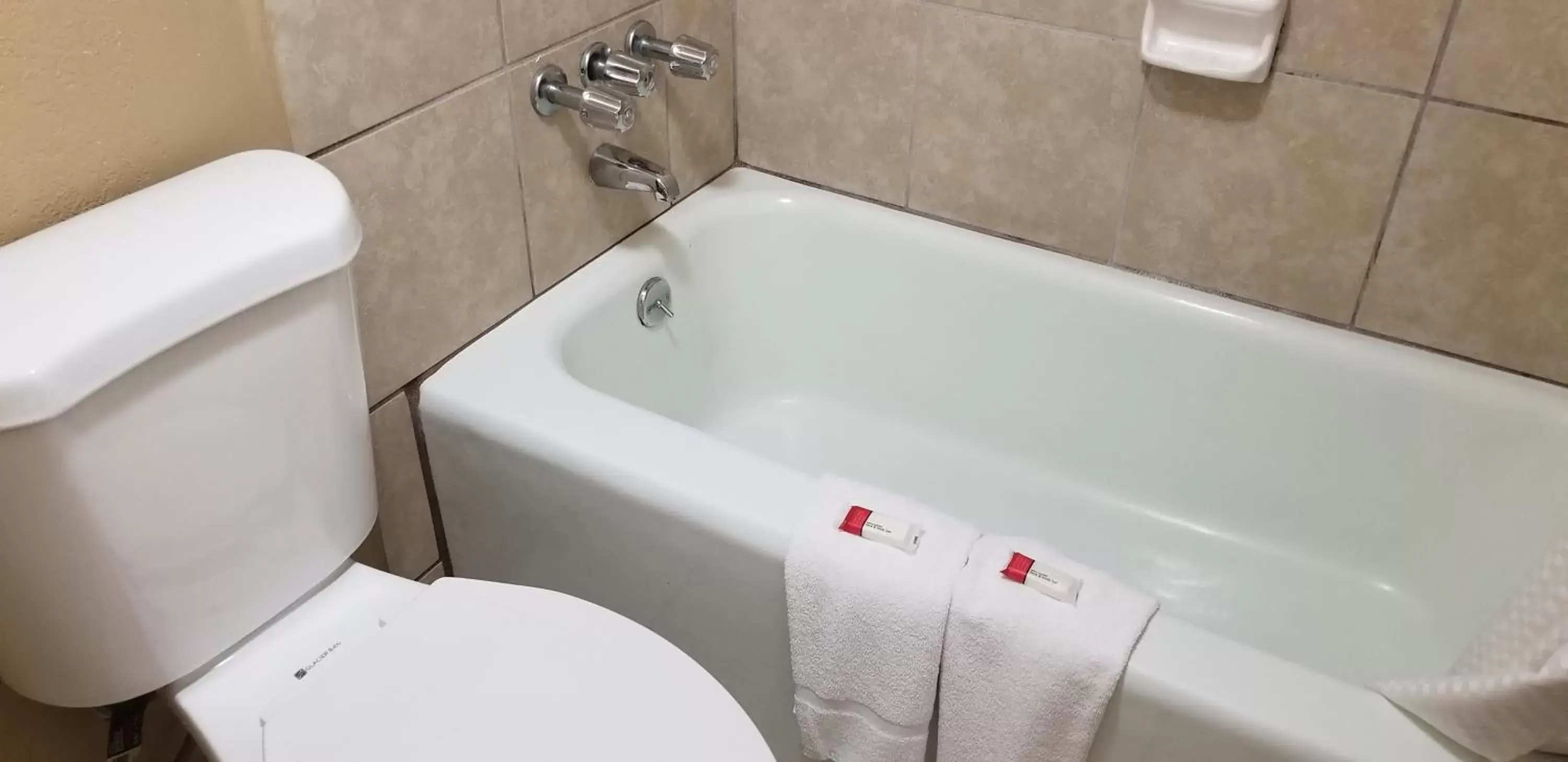 Bathroom in Days Inn by Wyndham Cocoa Cruiseport West At I-95/524 Bathroom in Days Inn by Wyndham Cocoa Cruiseport West At I-95/524