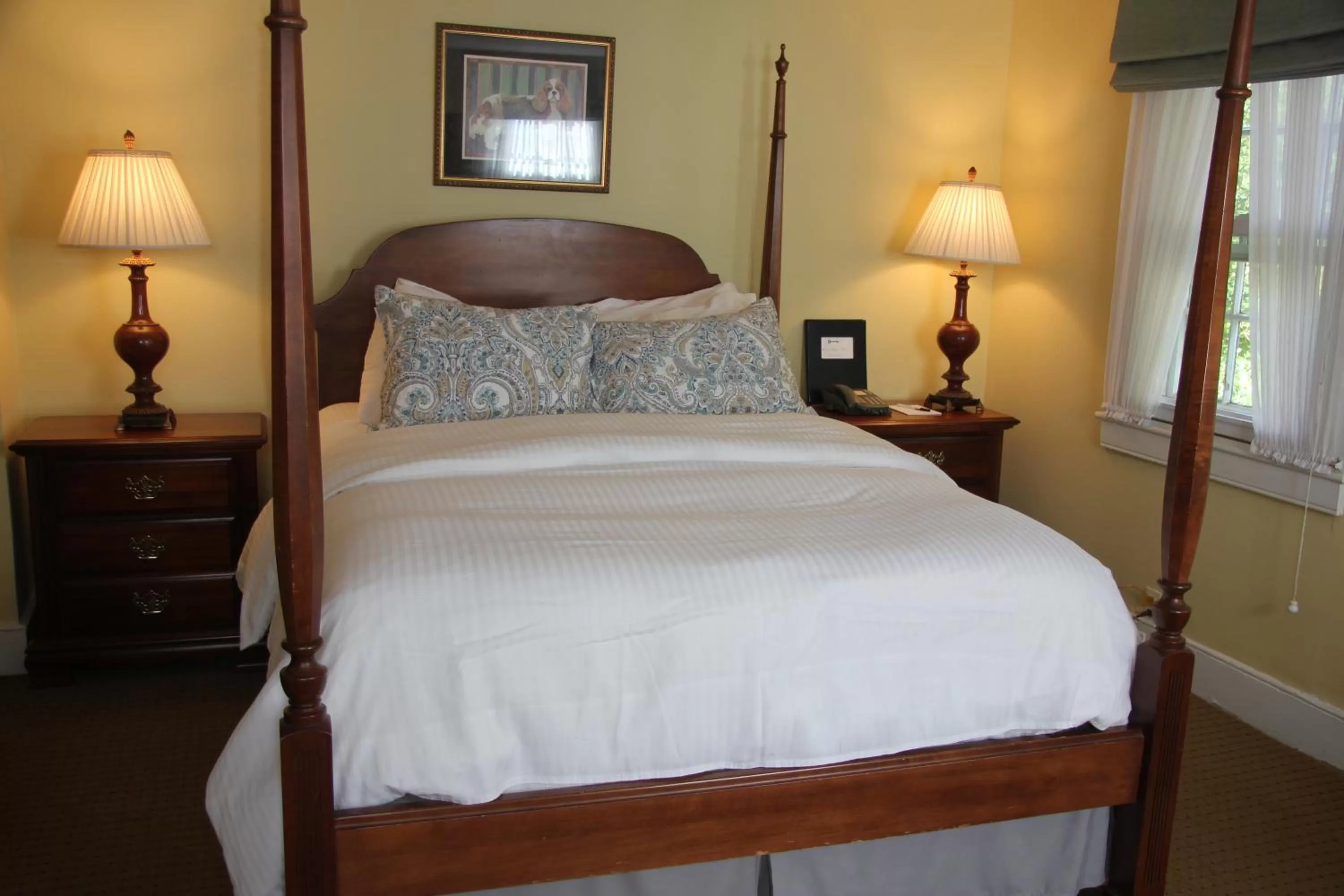 Bathroom, Bed in Morris House Hotel