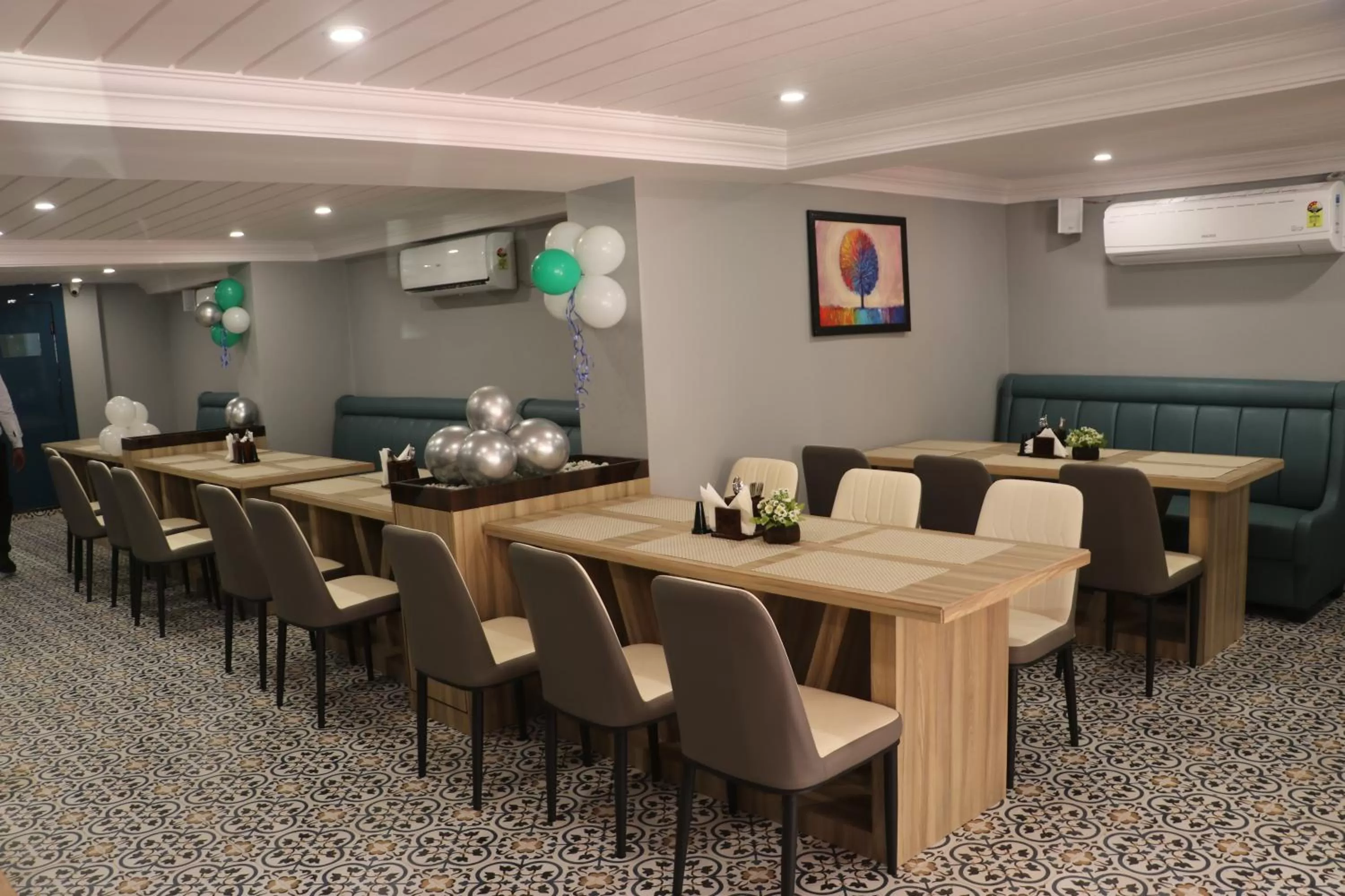 Restaurant/places to eat in Hotel Grand Residency