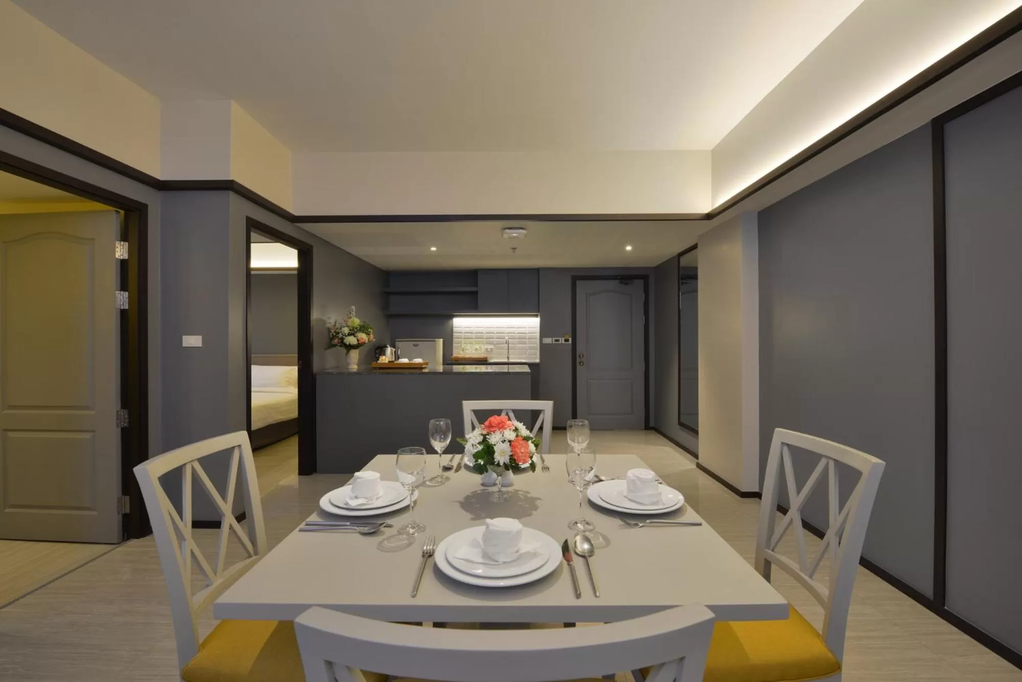 Dining area in Tinidee Hotel Bangkok Golf Club