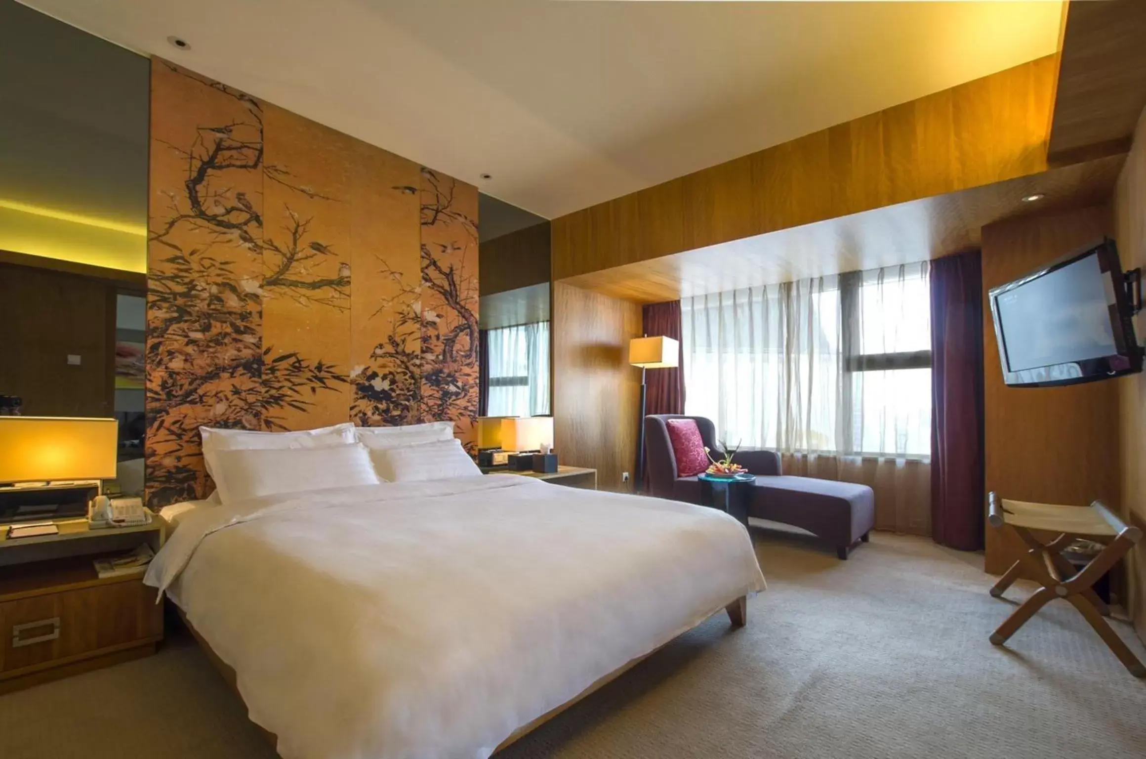 Photo of the whole room, Bed in Grand Mercure Dongguan Humen