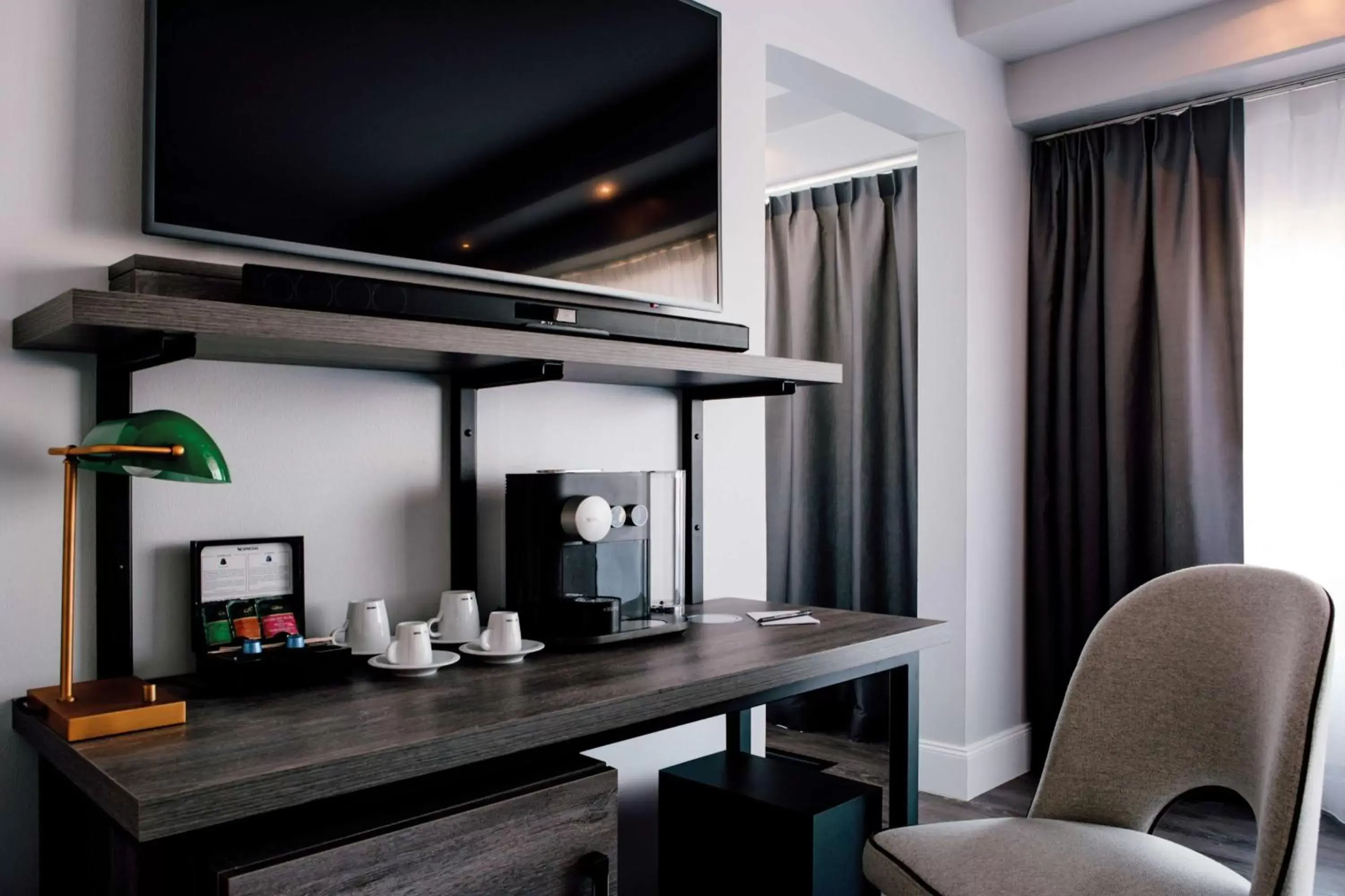 Bedroom, TV/Entertainment Center in Hotel Berlin, Berlin, a member of Radisson Individuals