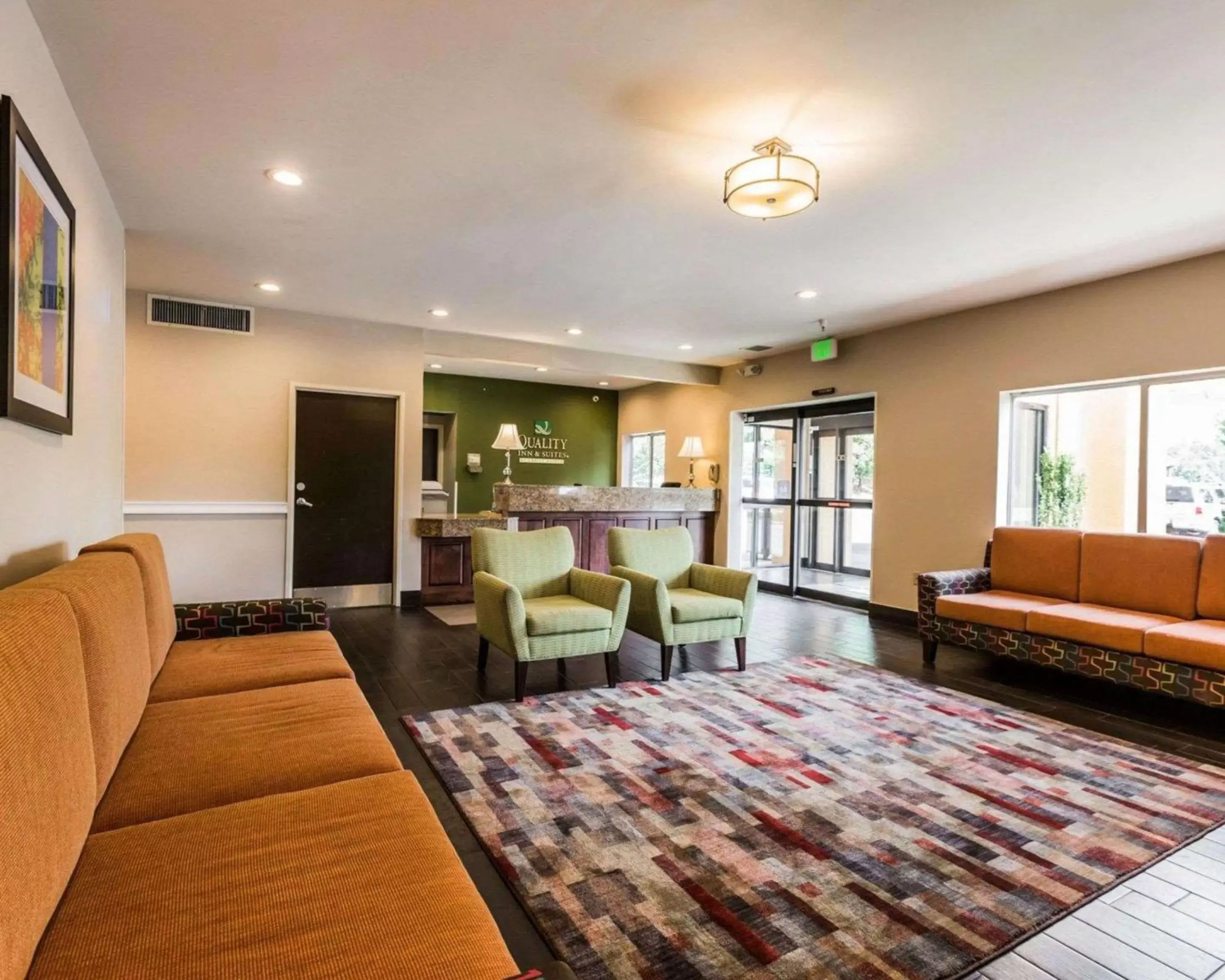 Lobby or reception, Seating Area in Quality Inn & Suites Birmingham - Highway 280