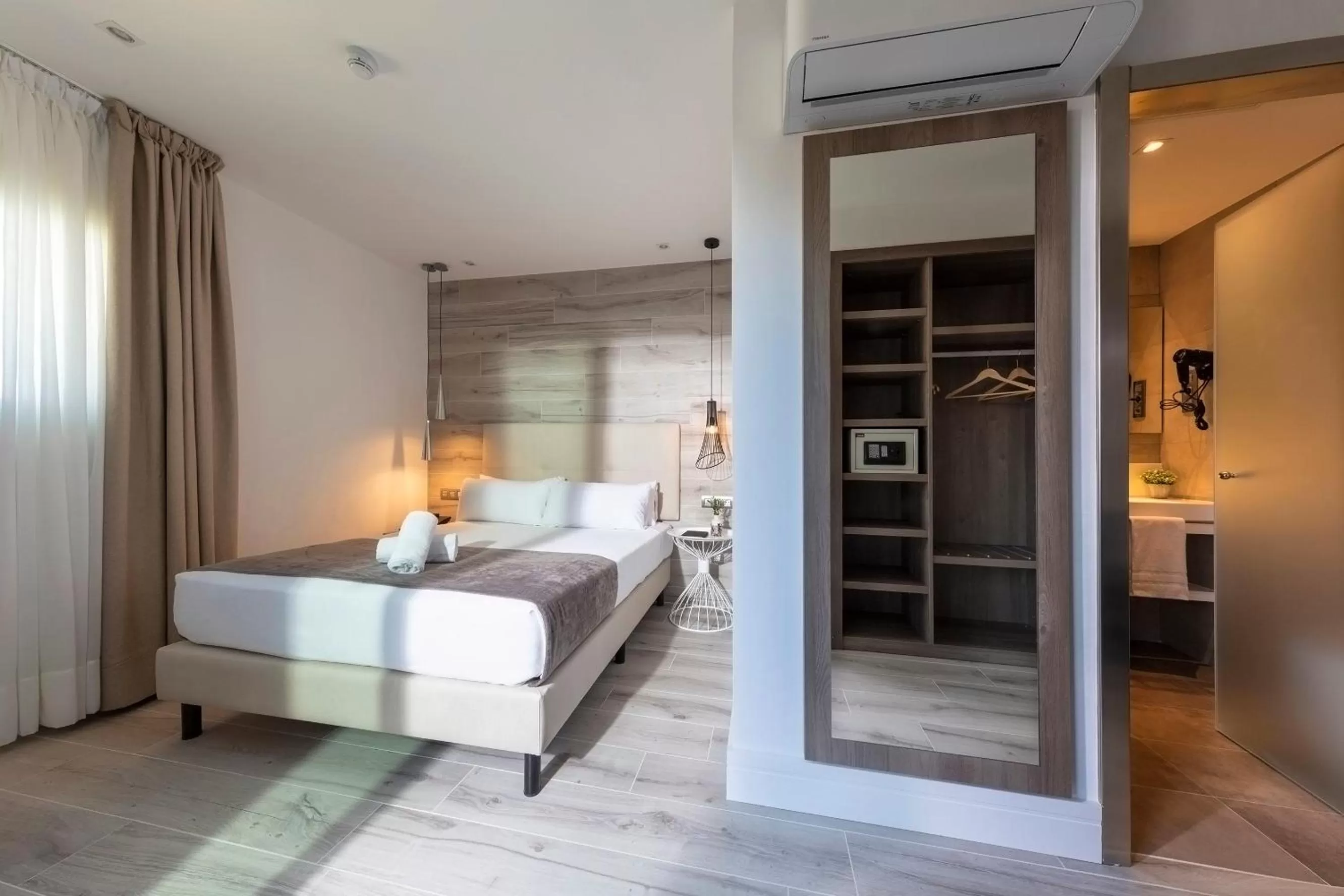 Photo of the whole room, Bed in Hotel Oasis