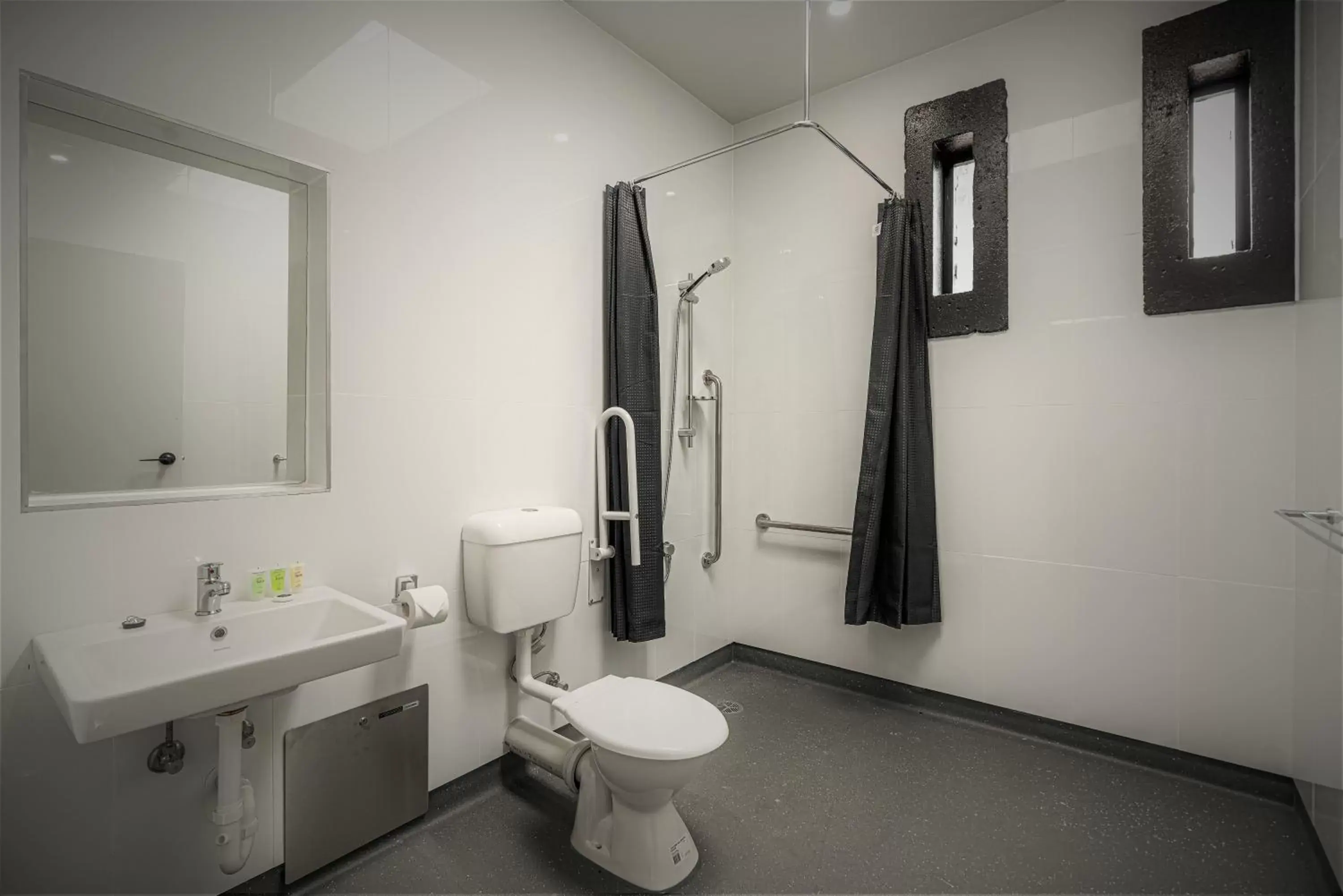 Shower, Bathroom in Kryal Castle Ballarat