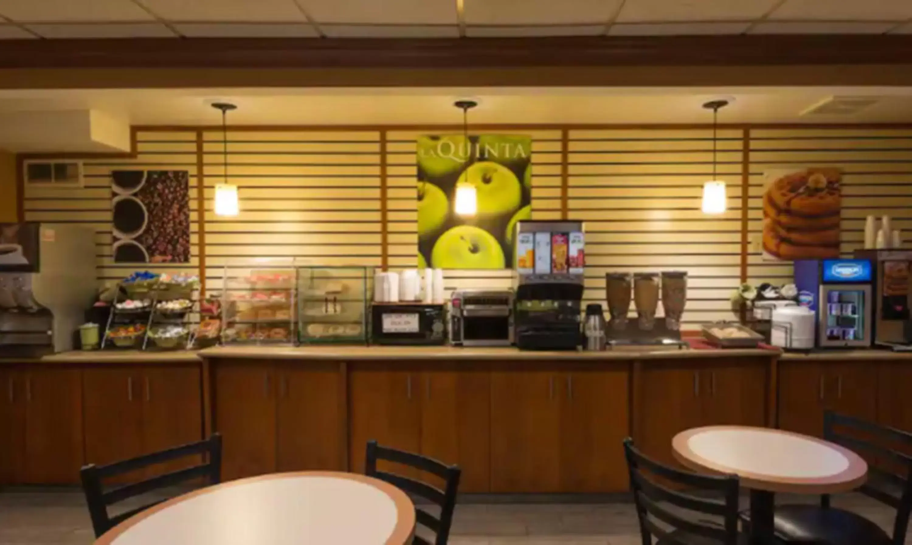 Breakfast, Restaurant/Places to Eat in La Quinta Inn by Wyndham Buffalo Airport