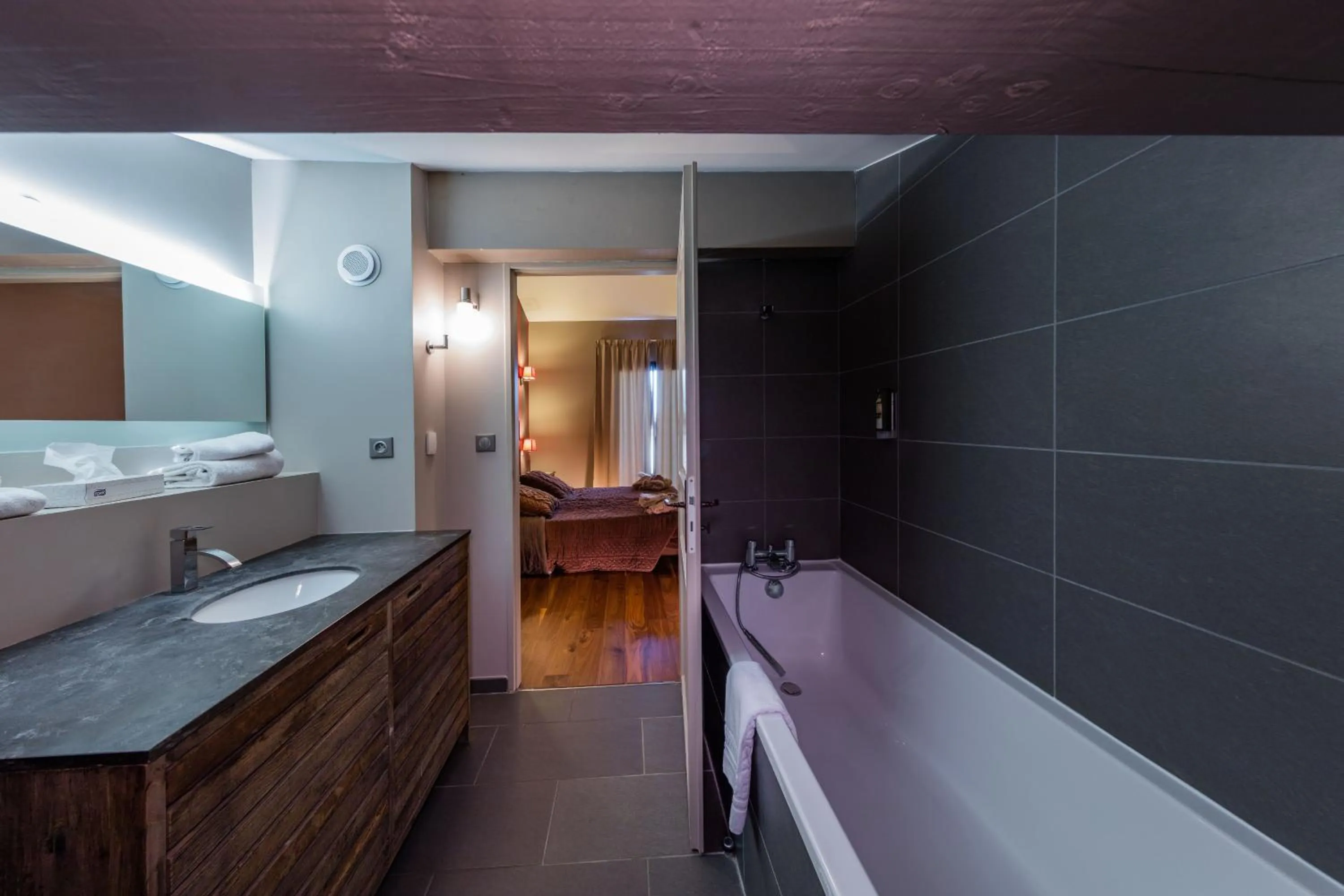 Bath in Garrigae Distillerie de Pezenas - Hotellerie & Spa