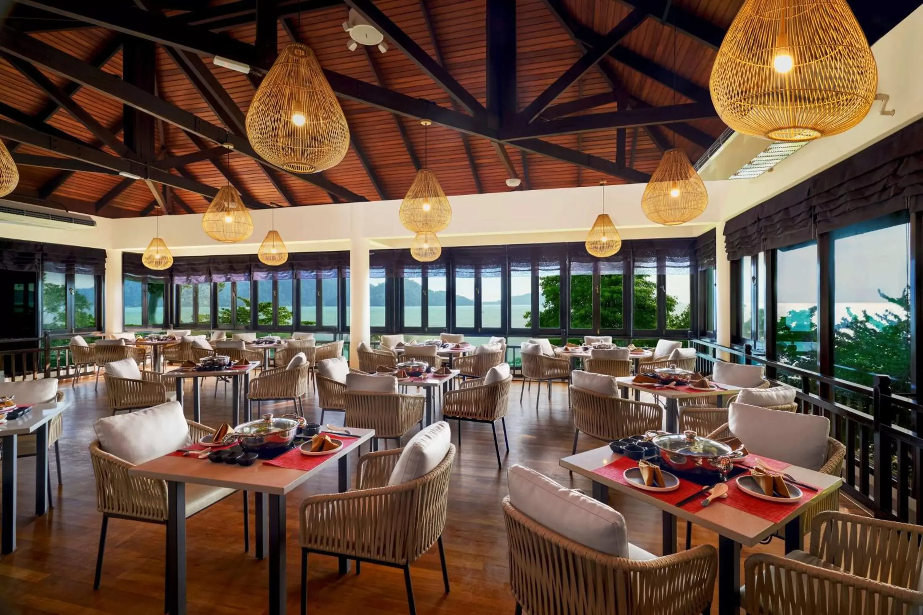 Restaurant/Places to Eat in DoubleTree by Hilton Damai Laut