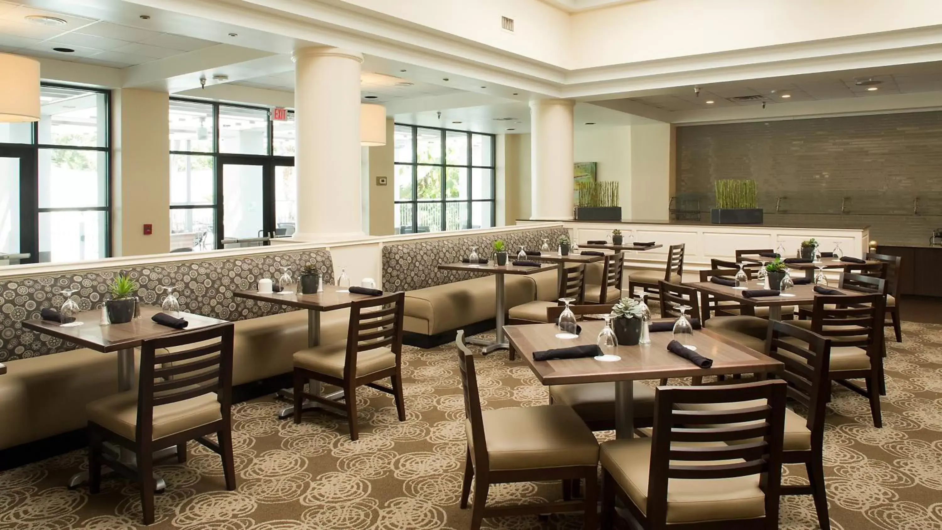 Restaurant/Places to Eat in Holiday Inn Houston S - NRG Area - Med Ctr, an IHG Hotel