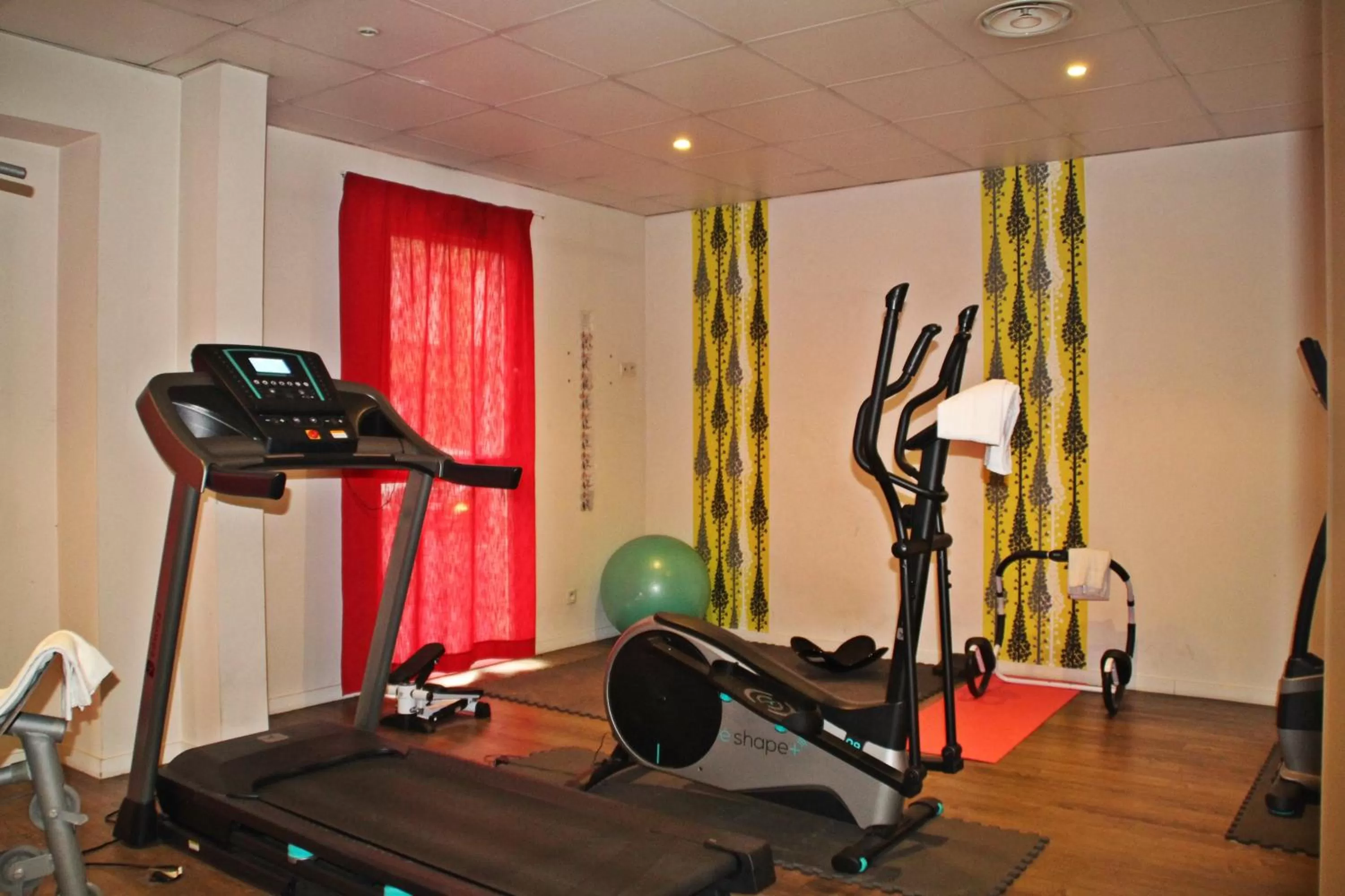 Fitness centre/facilities in Kyriad Charleville Mezieres
