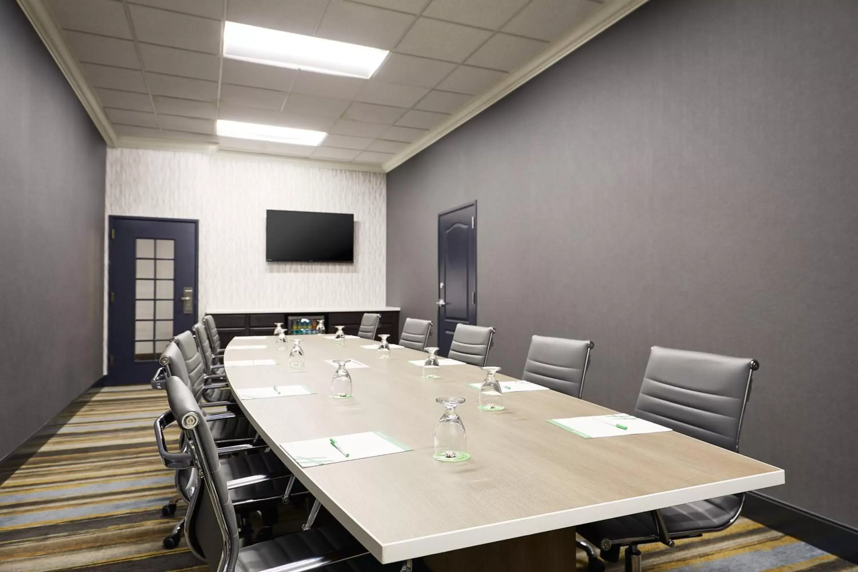 Meeting/conference room in Holiday Inn Hotel & Suites Madison West, an IHG Hotel