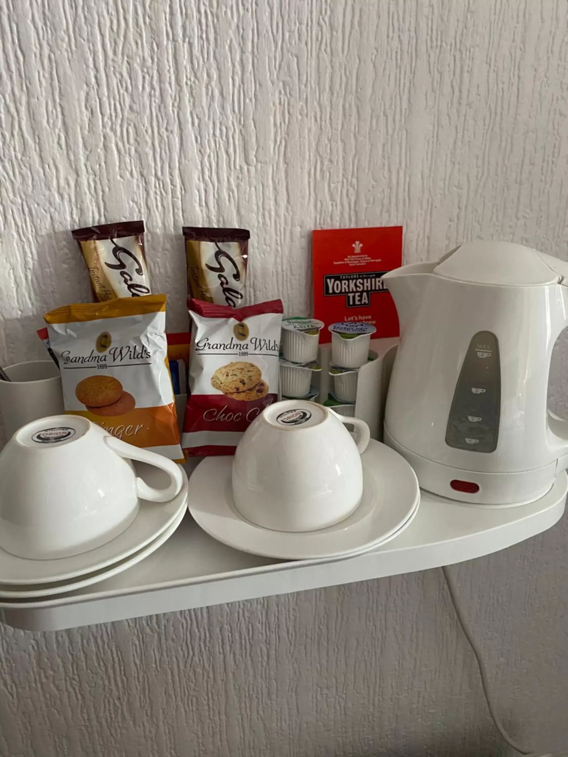 Coffee/tea facilities in Parlors Hall Hotel