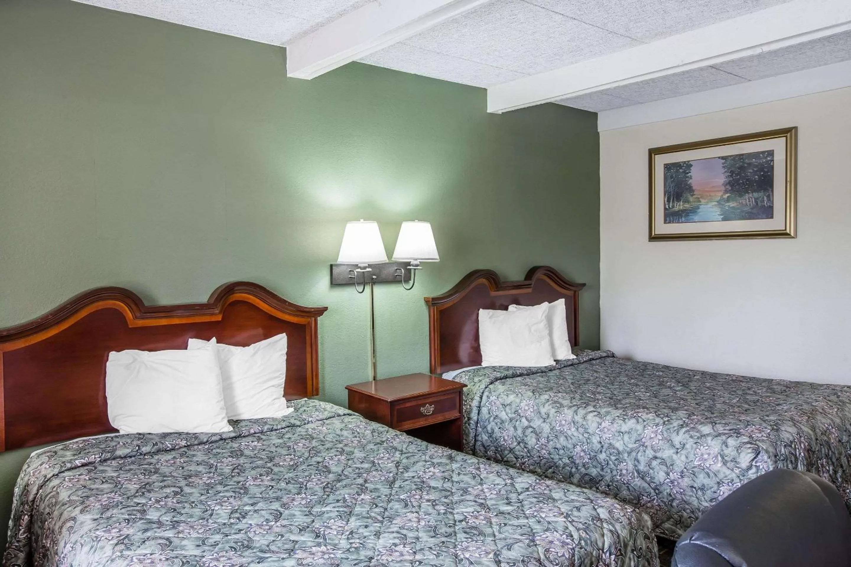 Photo of the whole room, Bed in Rodeway Inn