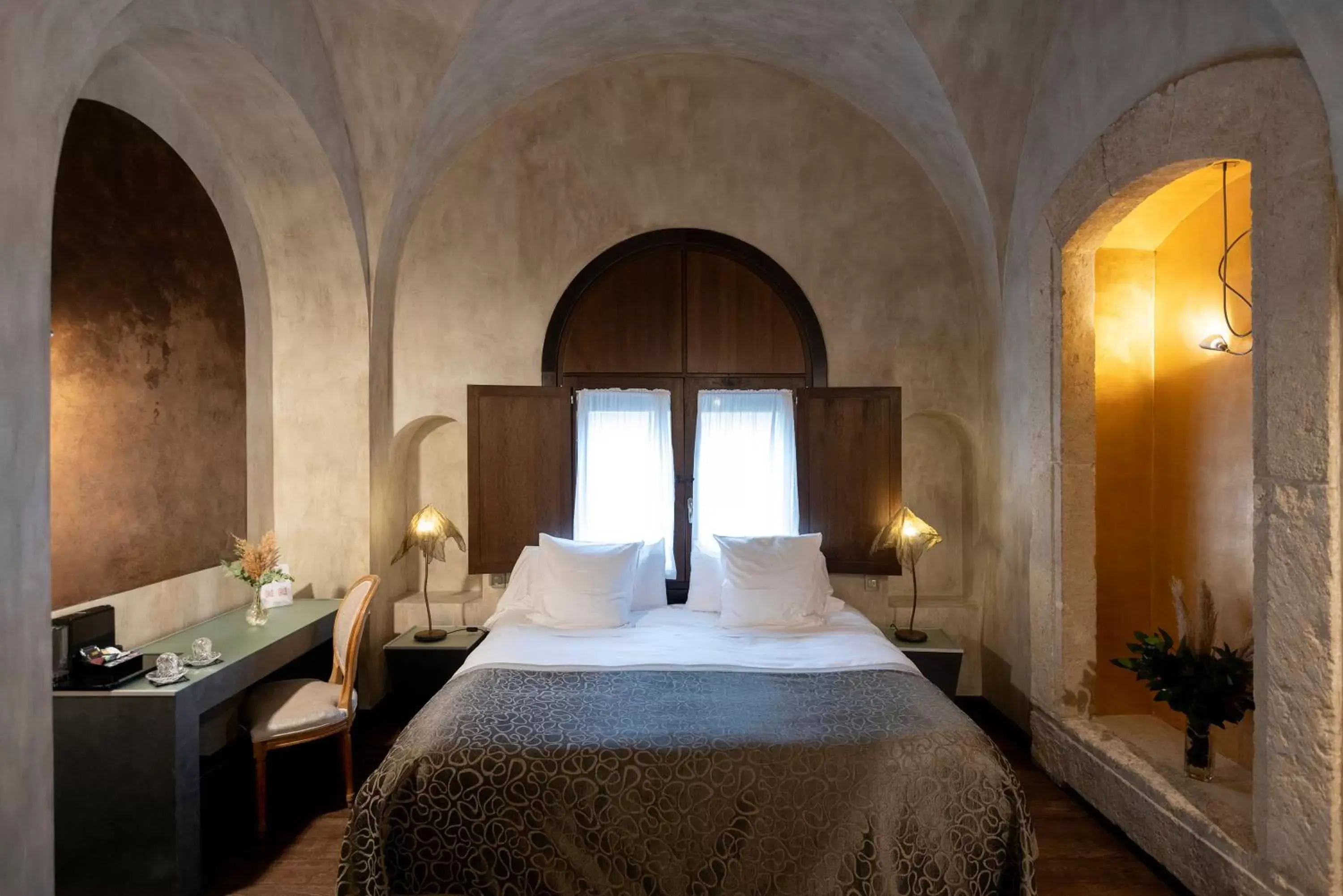 Photo of the whole room, Bed in Hospes Palacio del Bailio