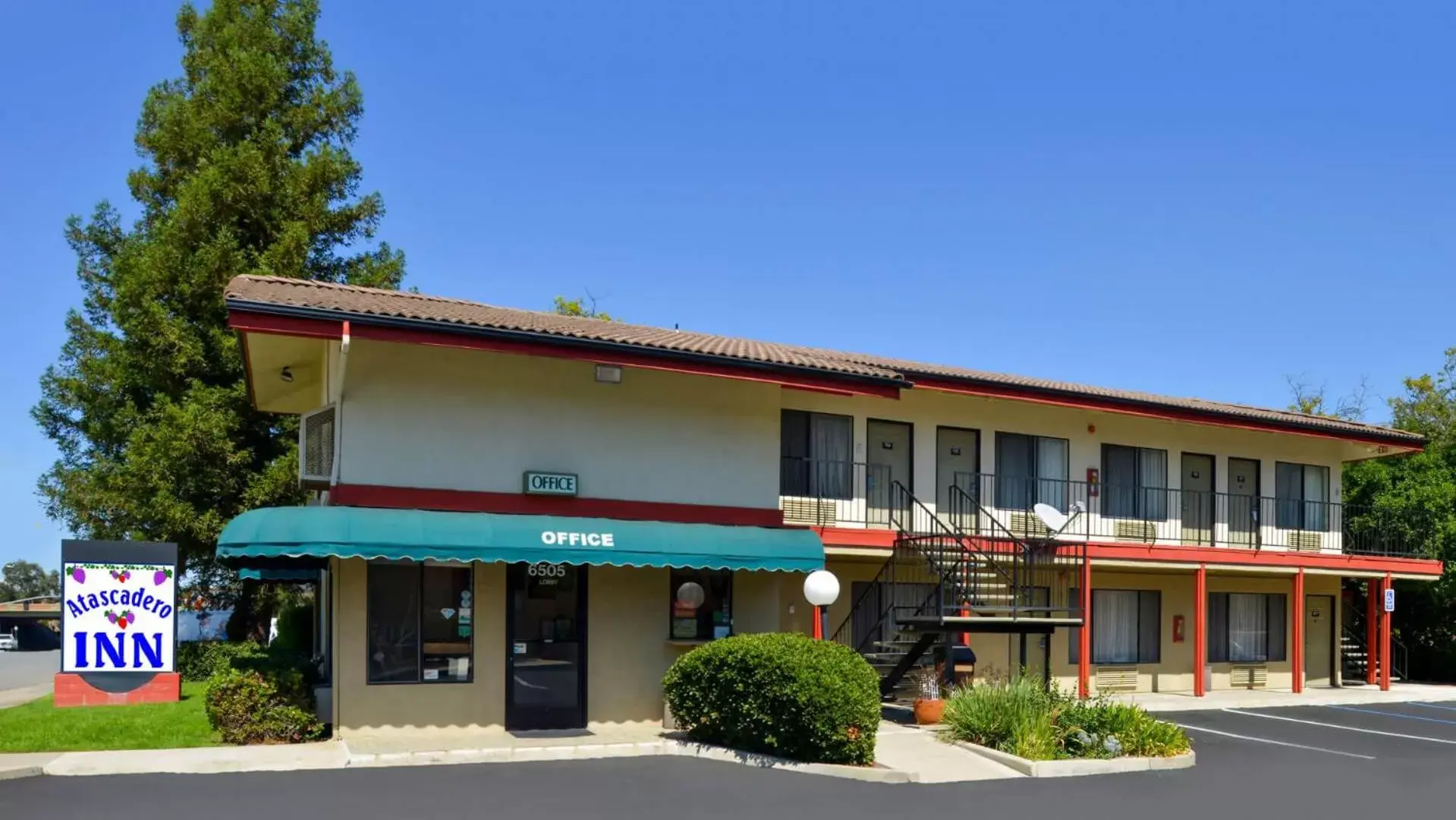 Property Building in Atascadero Inn