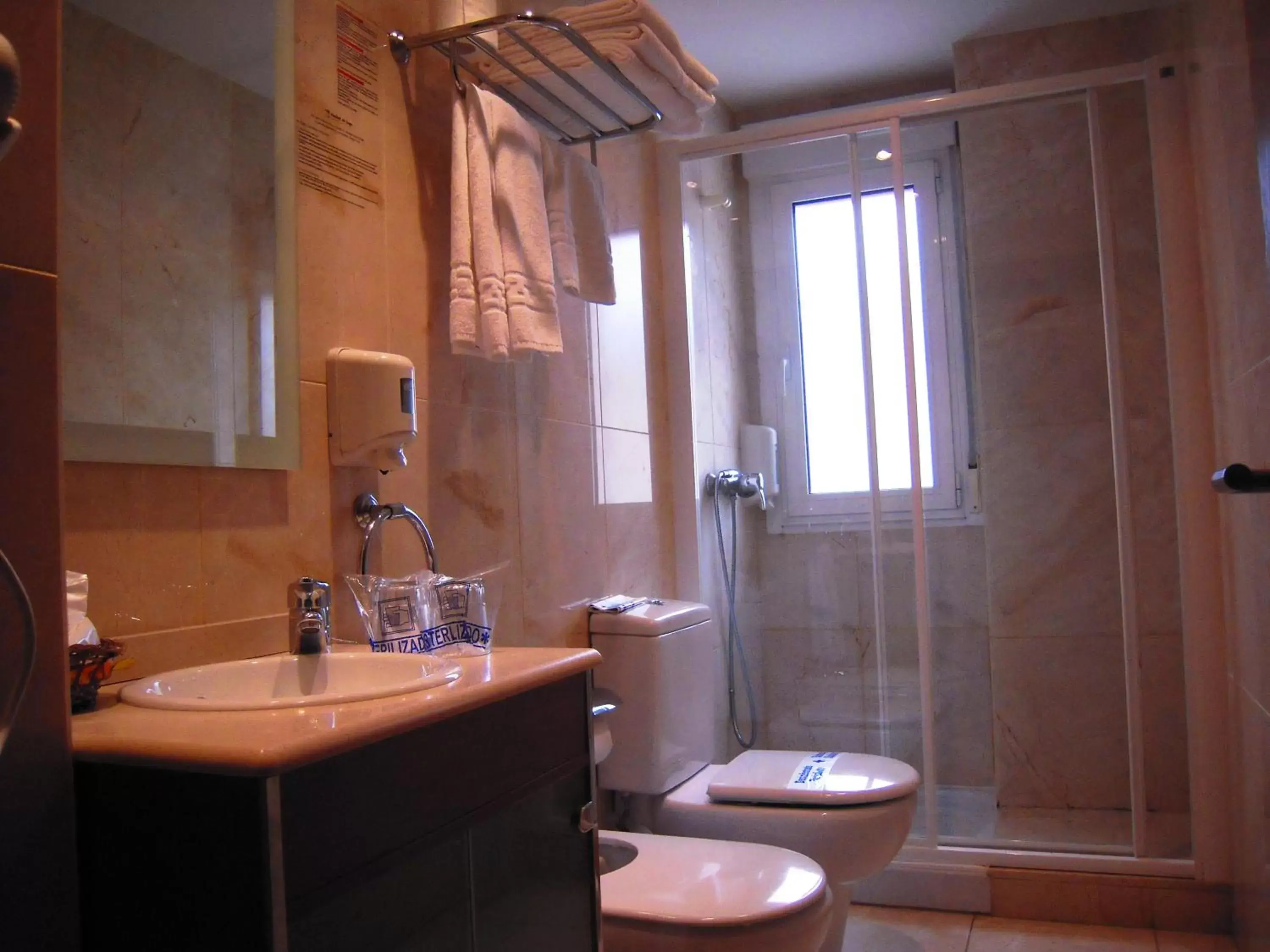Bathroom in Hotel Apartamentos Ciudad de Lugo